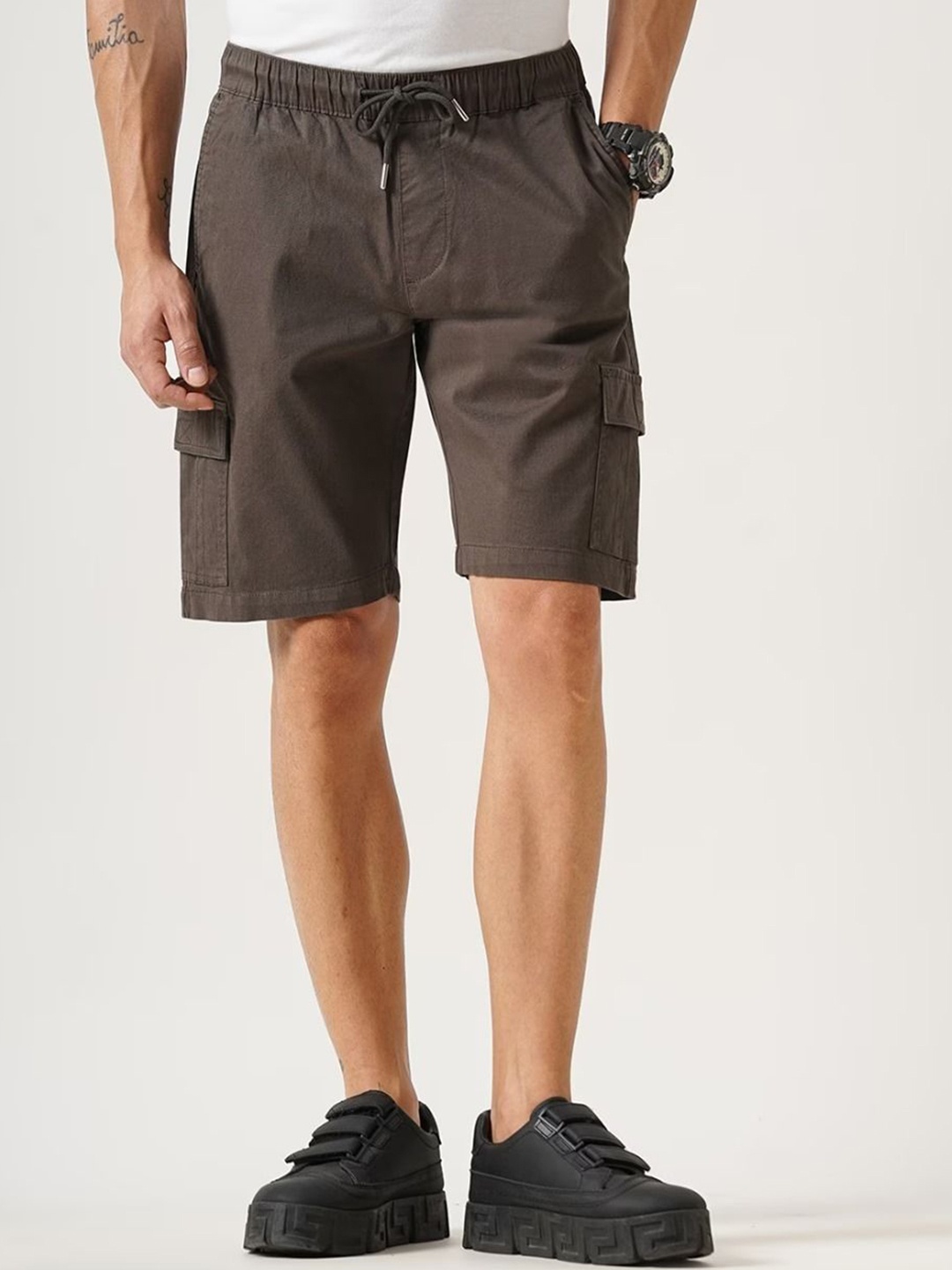 

British Club Men Slim Fit Low Rise Pure Cotton Outdoor Cargo Shorts, Charcoal