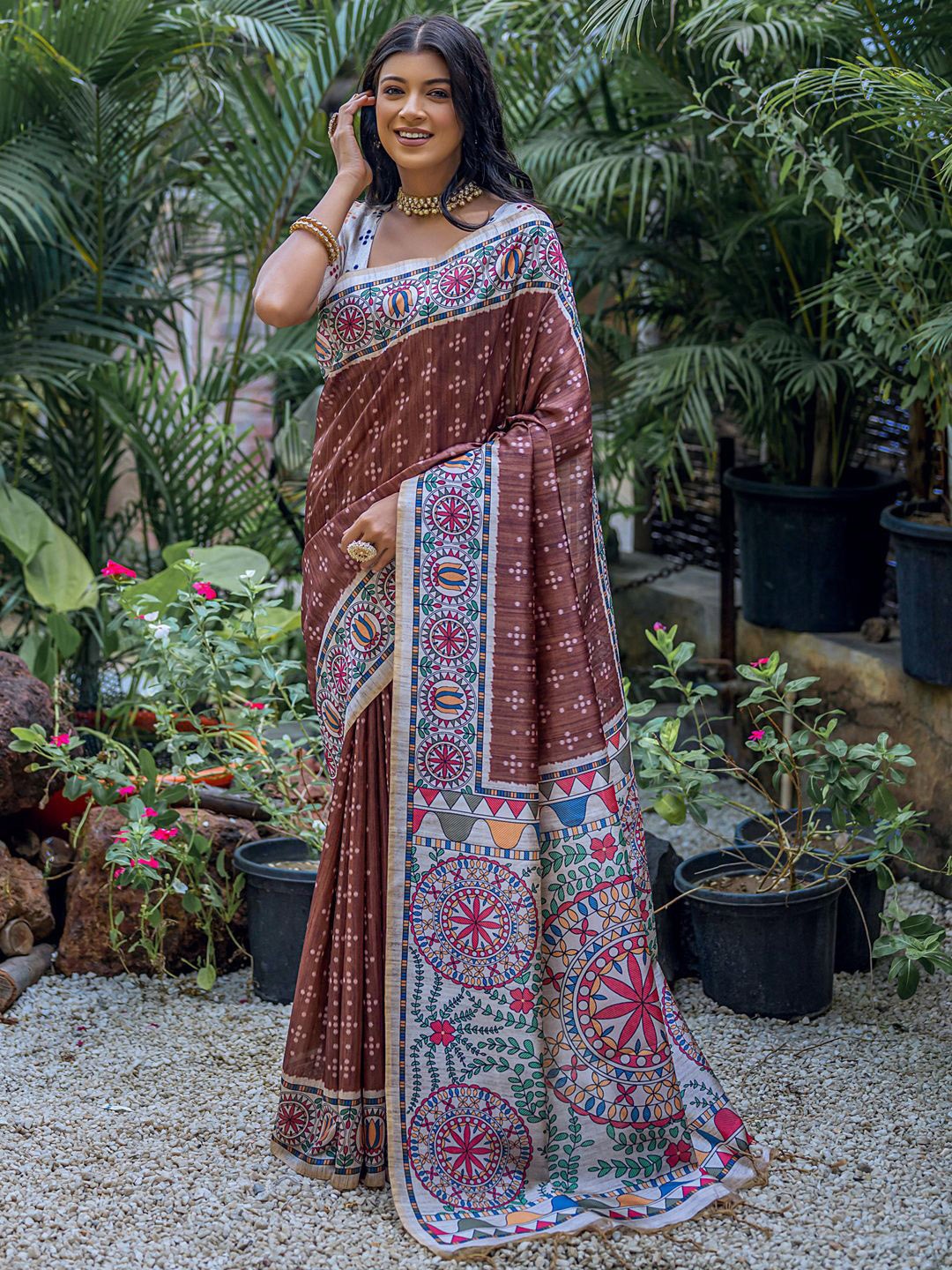 

Mitera Ethnic Motifs Printed Saree, Brown