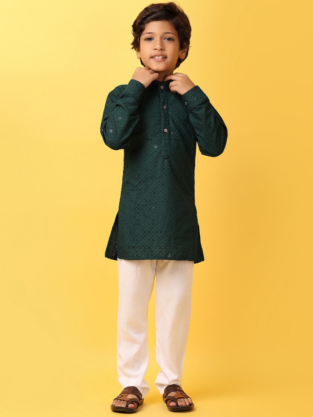 

V-Mart Boys Floral Embroidered Pure Cotton Straigh Kurta with Pyjamas, Green