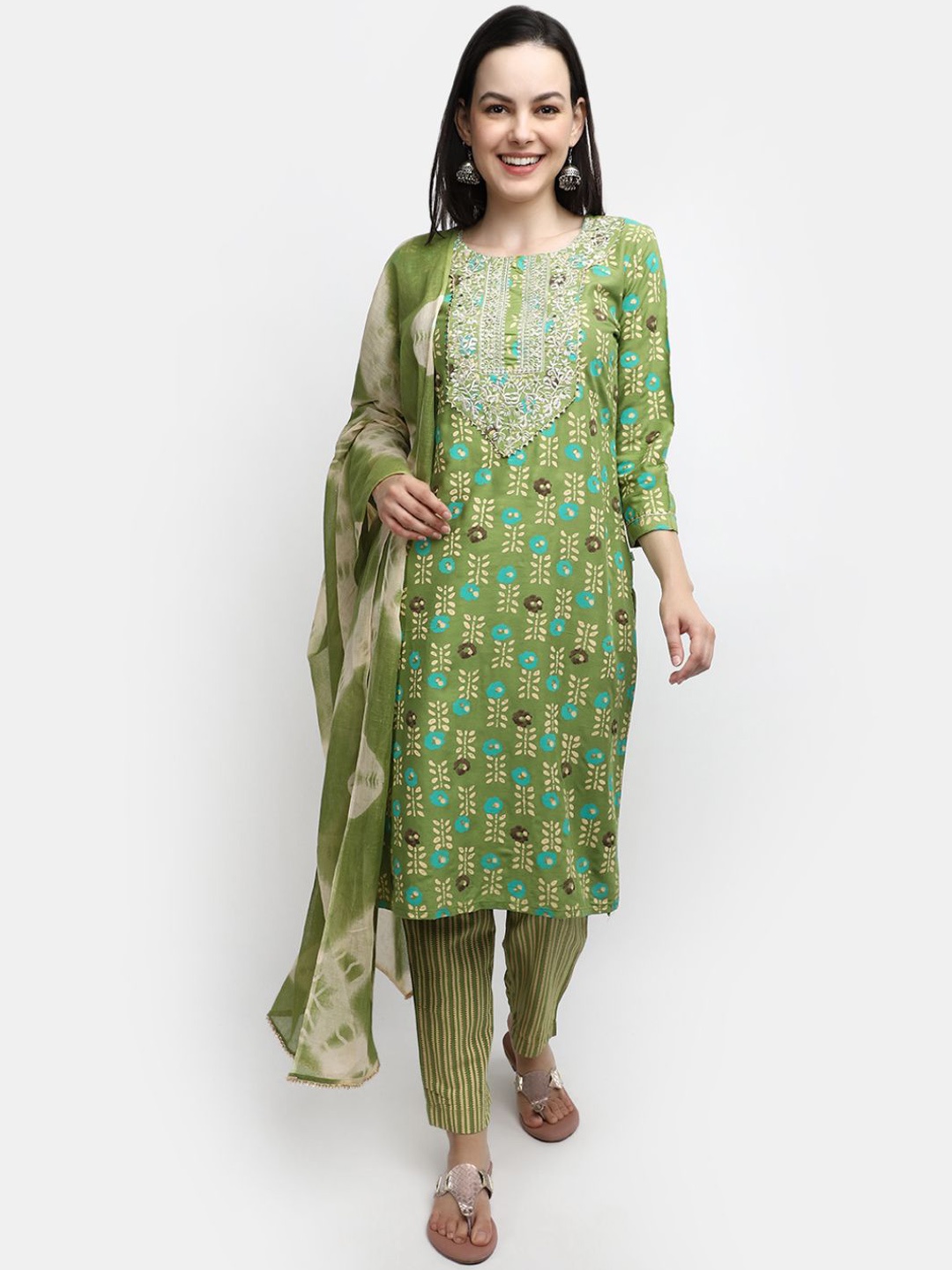 

V-Mart Floral Printed Thread Work Regular Kurta with Trouser, Green