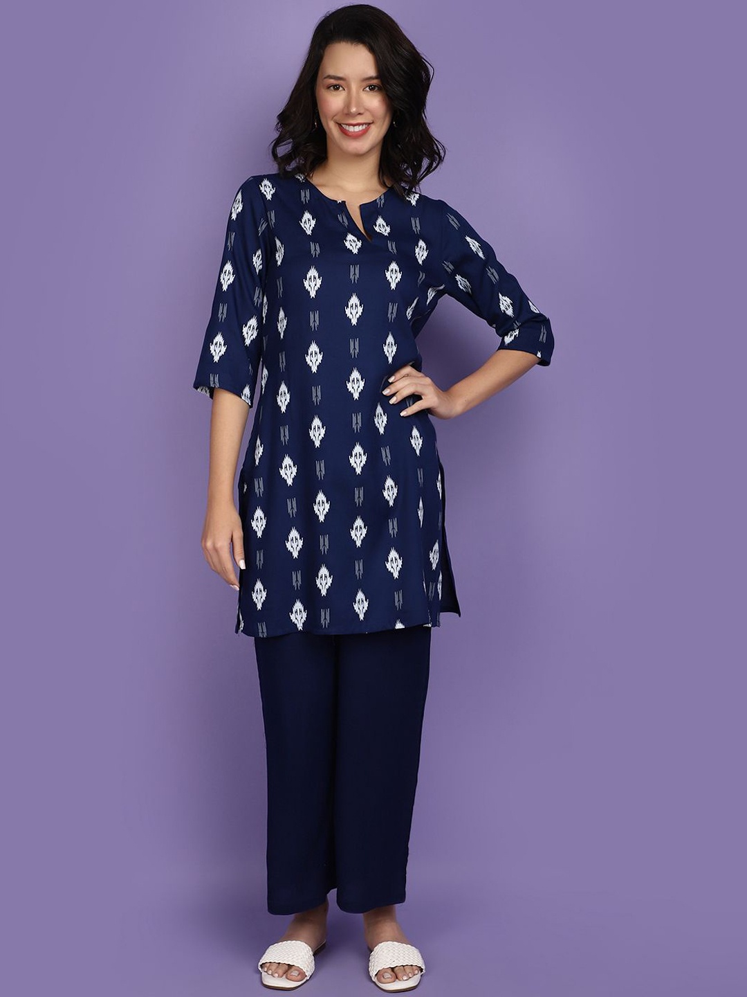 

V-Mart Ethnic Motifs Printed Regular Kurta with Trousers, Navy blue
