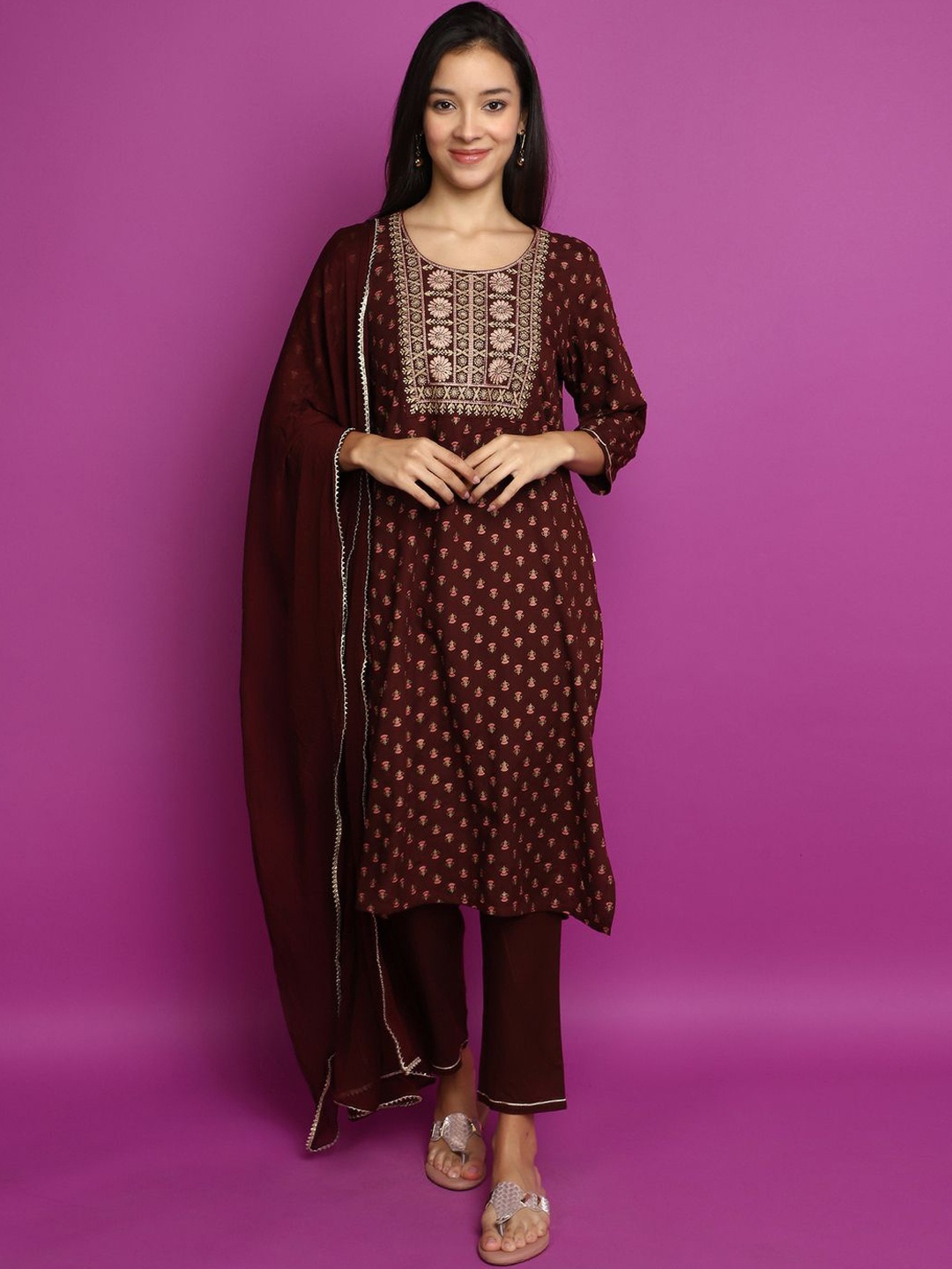 

V-Mart Floral Printed Thread Work Straight Kurta With Trousers & Dupatta, Maroon