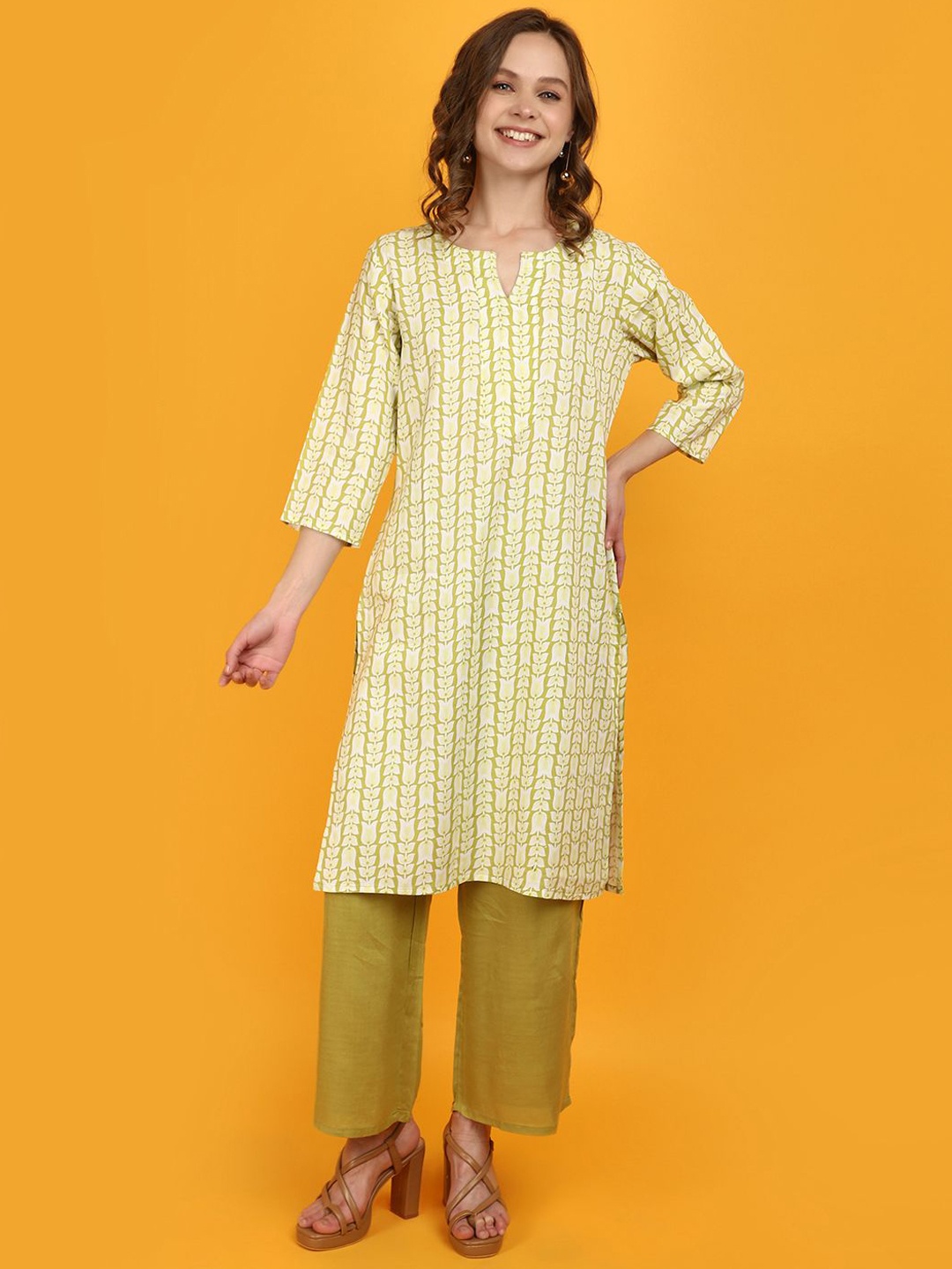 

V-Mart Floral Printed Regular Kurta with Palazzos, Green