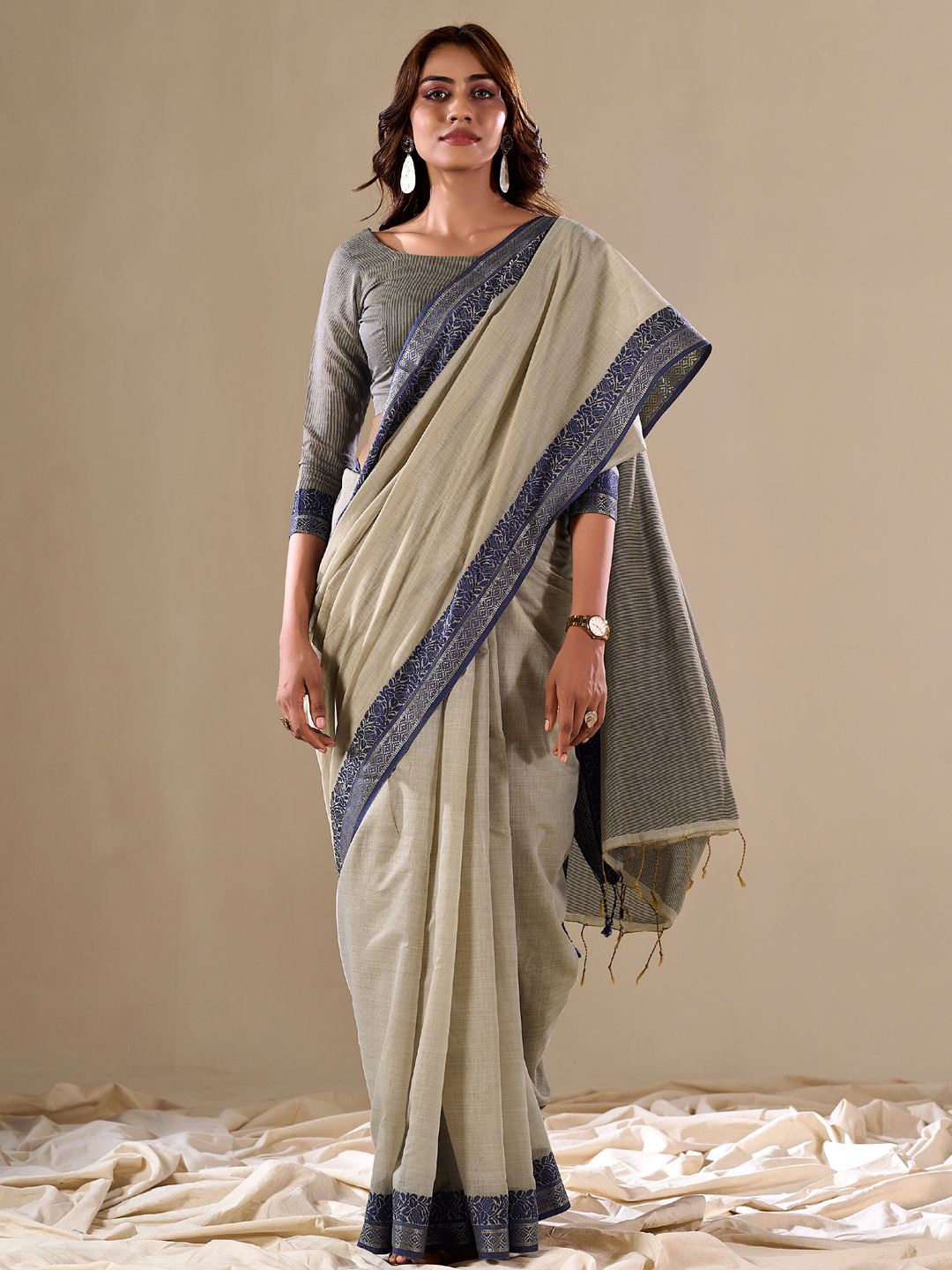 

Mitera Woven Design Saree, Grey