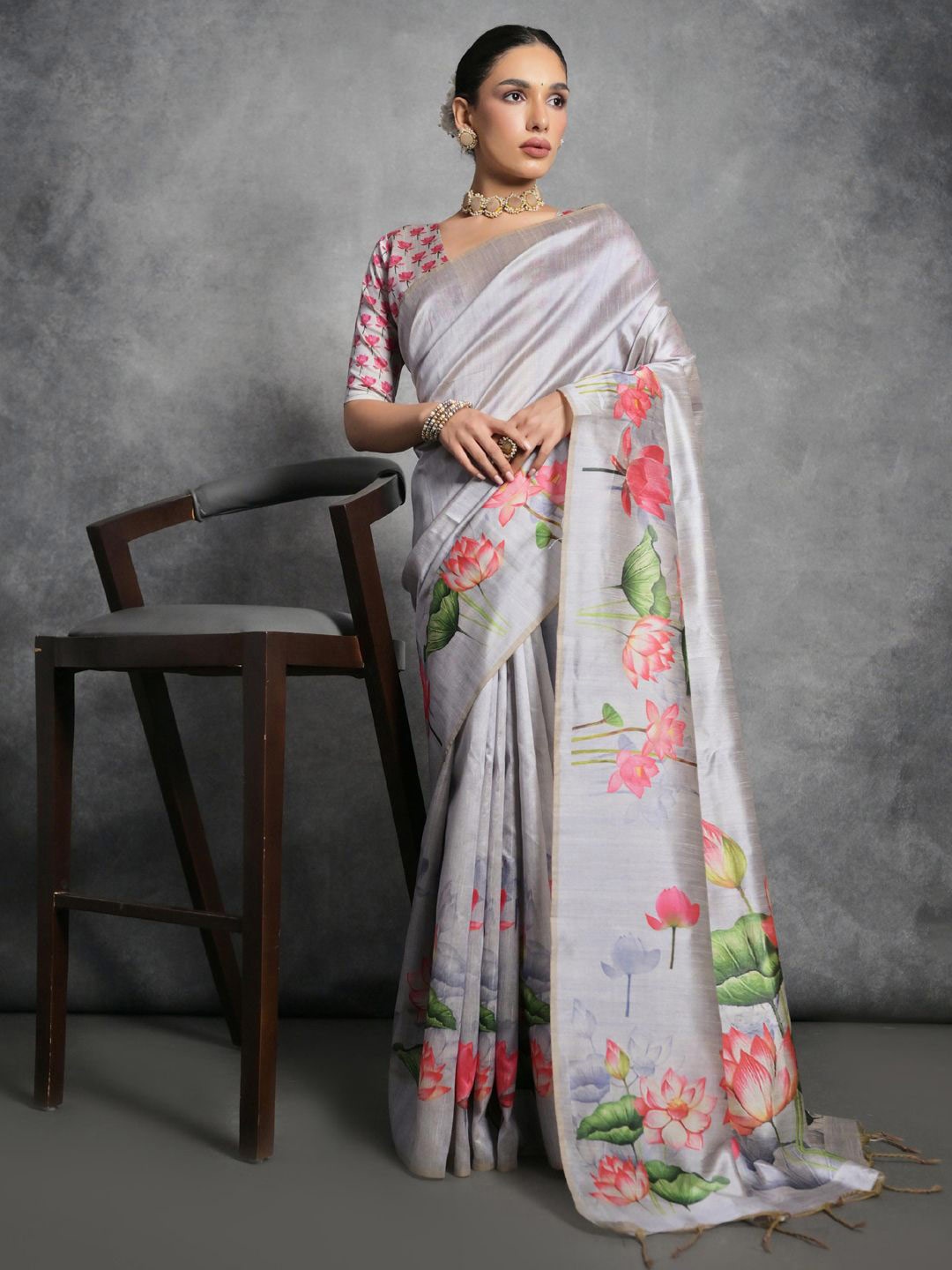 

Mitera Tussar Floral Print Traditional Celebrity Saree, Grey