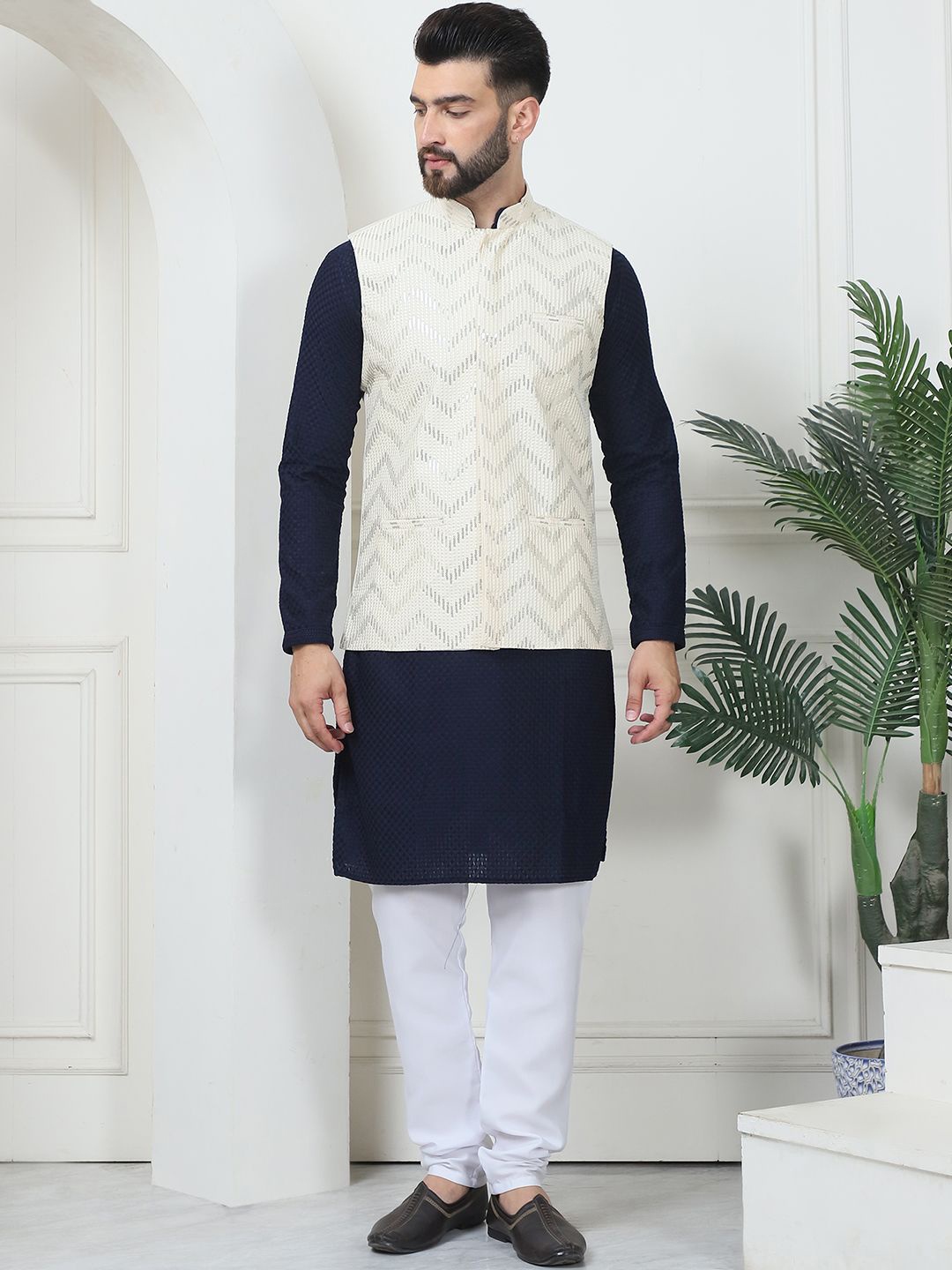 

SOJANYA Embroidered Regular Pure Cotton Kurta with Churidar, Navy blue