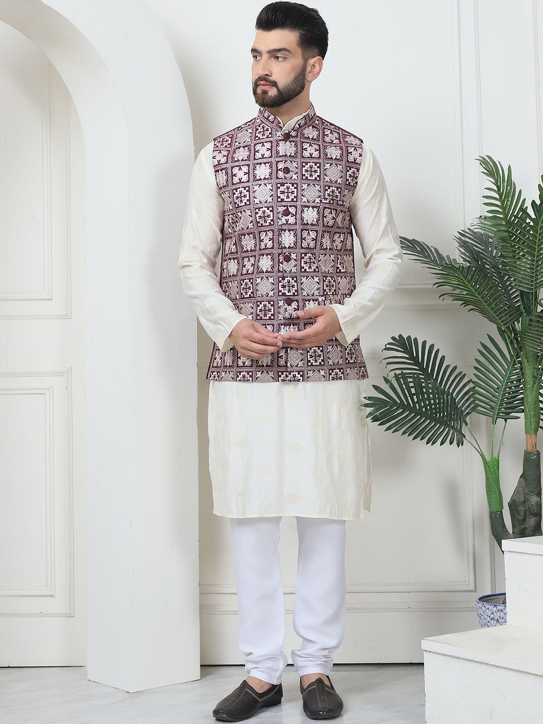 

SOJANYA Ethnic Motifs Embroidered Regular Straight Kurta with Churidar, Cream