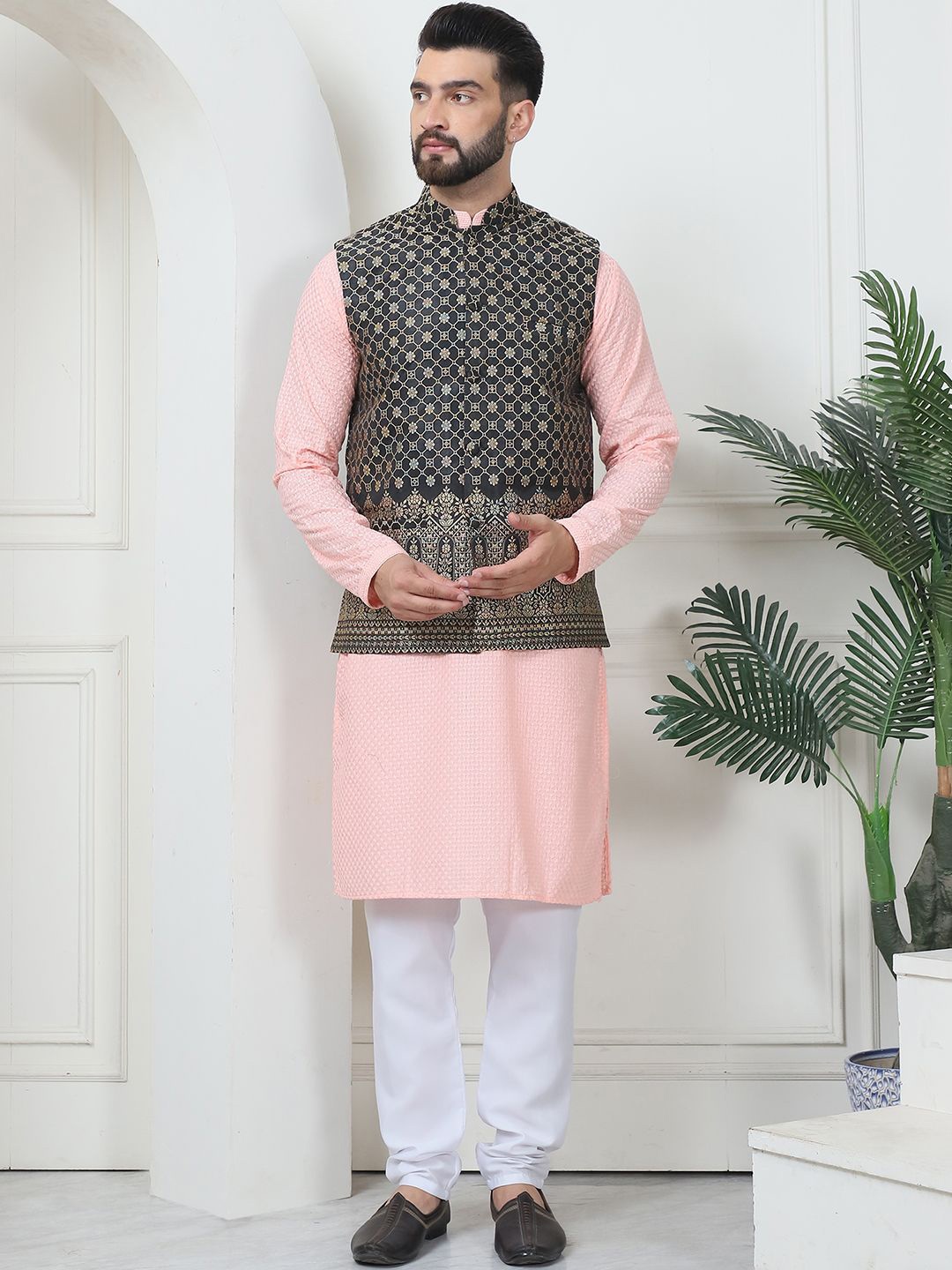 

SOJANYA Ethnic Motifs Embroidered Regular Thread Work Pure Cotton Straight Kurta Set, Peach