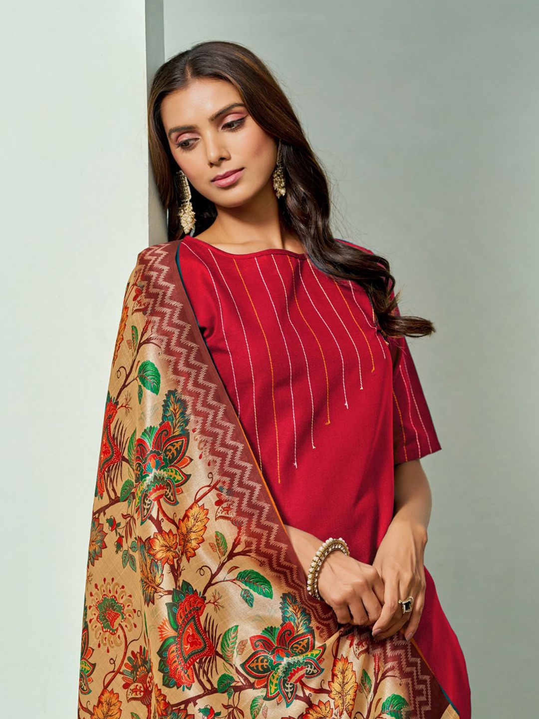 

Sangria Round Neck Thread Work Straight Kurta With Trouser & Dupatta, Red