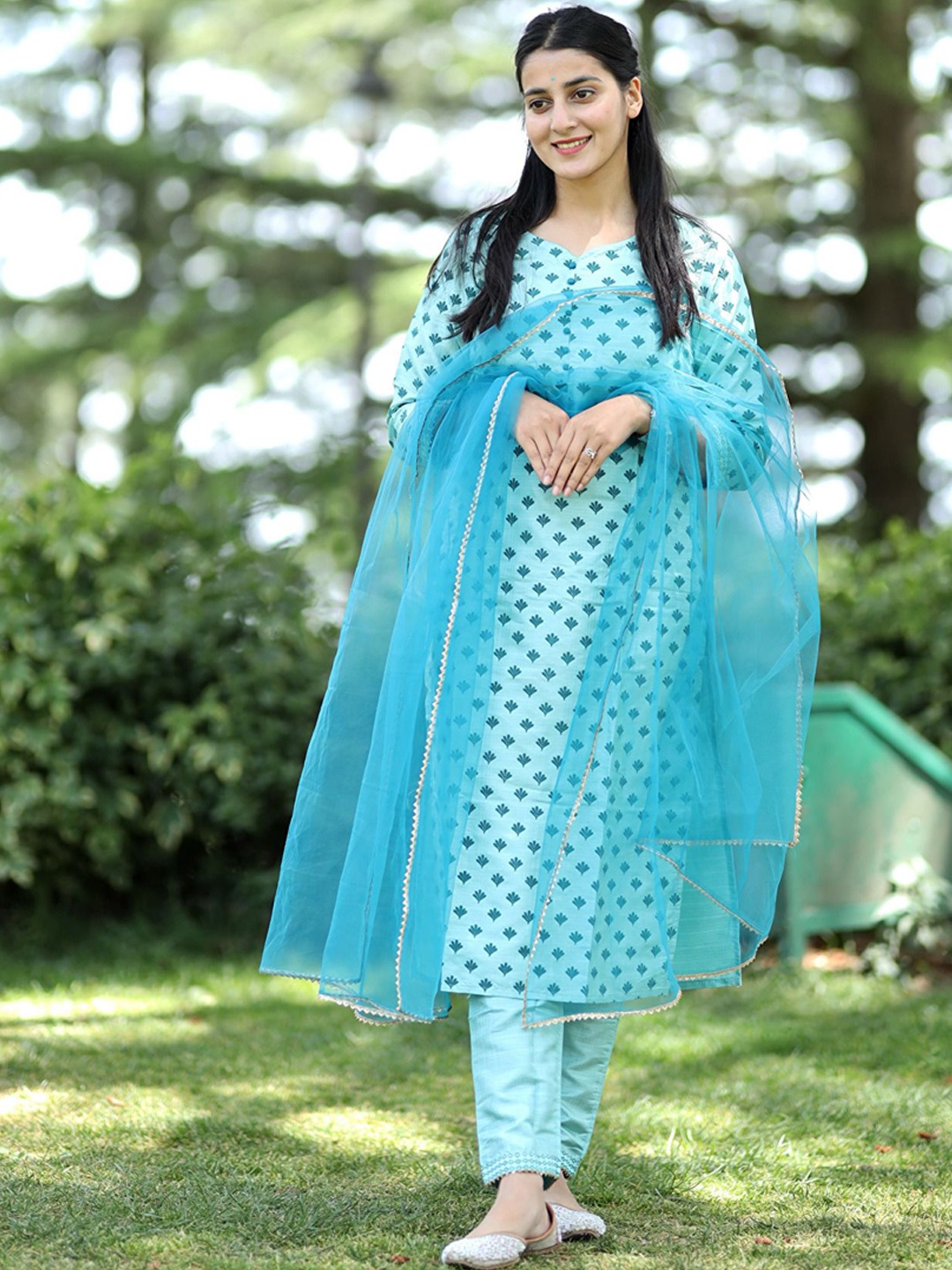 

Twika Floral Printed Straight Kurta & Trousers With Dupatta, Sea green