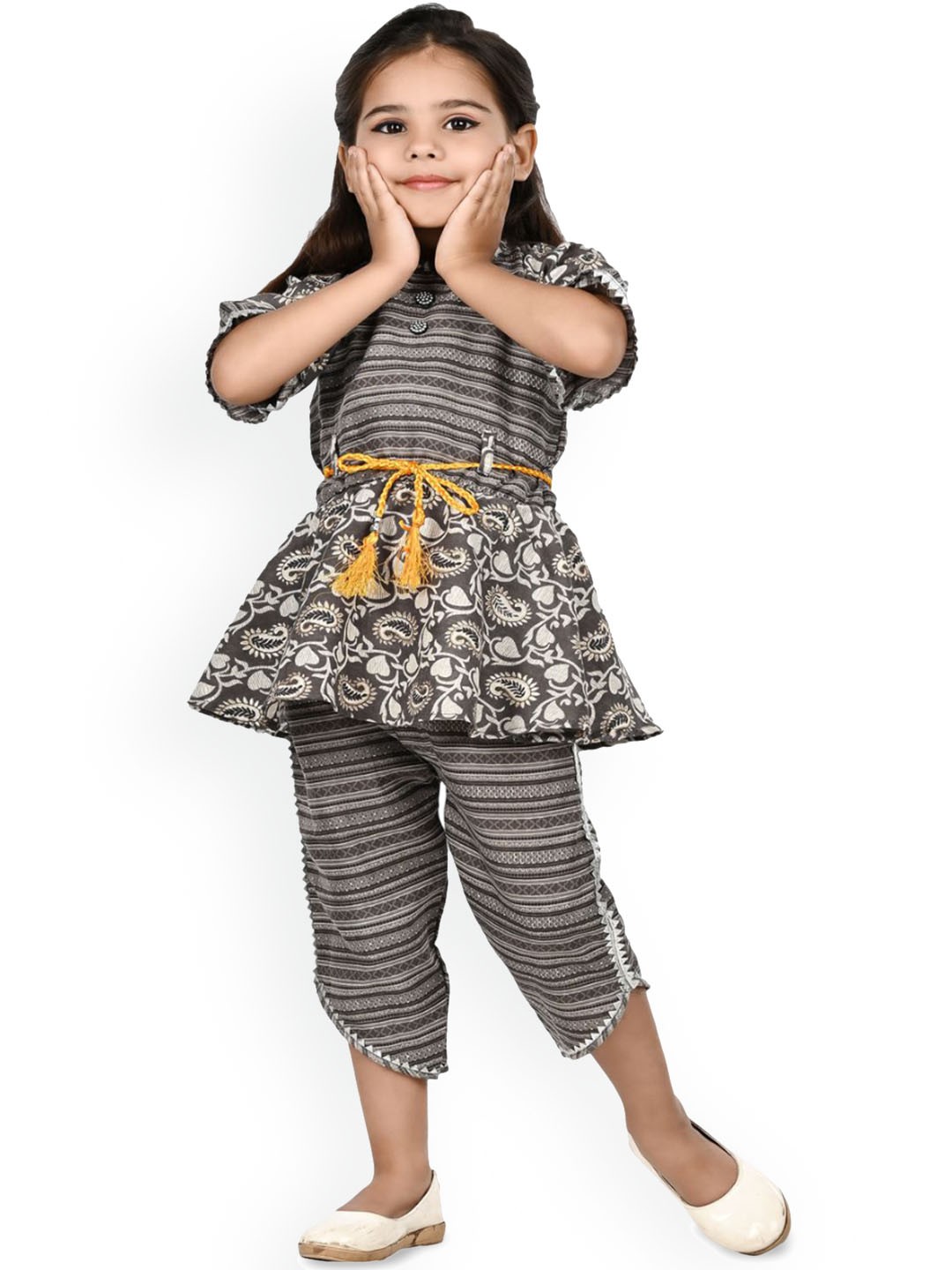 

BAESD Girls Ethnic Motifs Printed Kurta with Trousers, Black