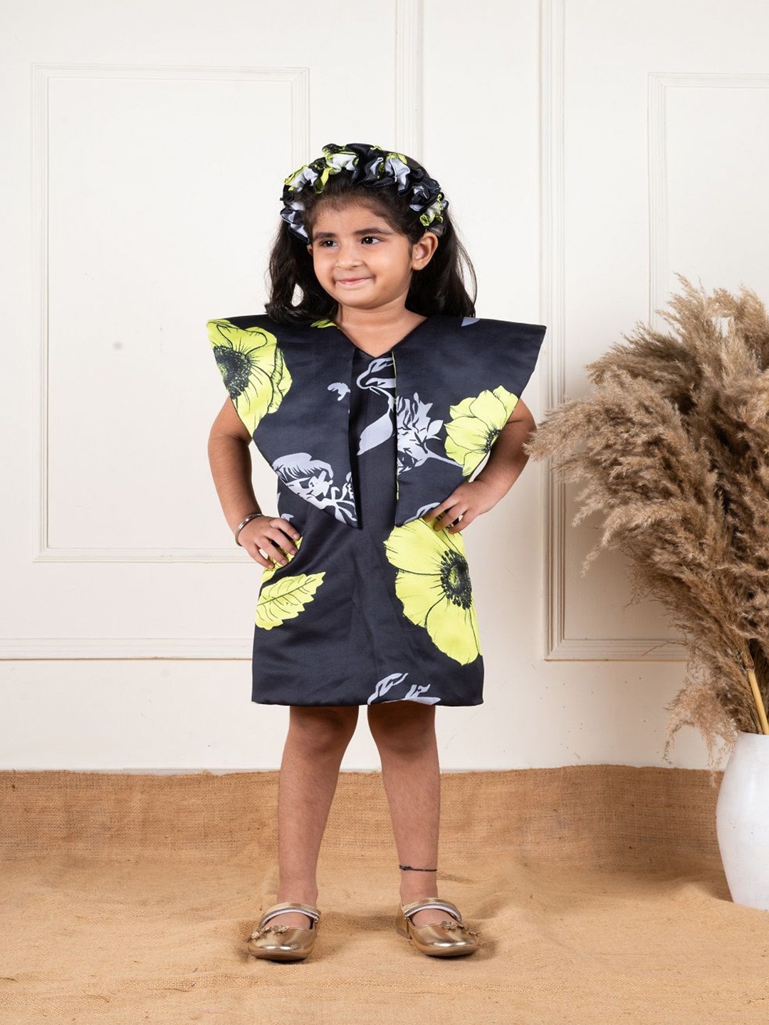 

Li'l Angels Girls Floral Printed Above the Keyboard Collar A-line Dress, Black