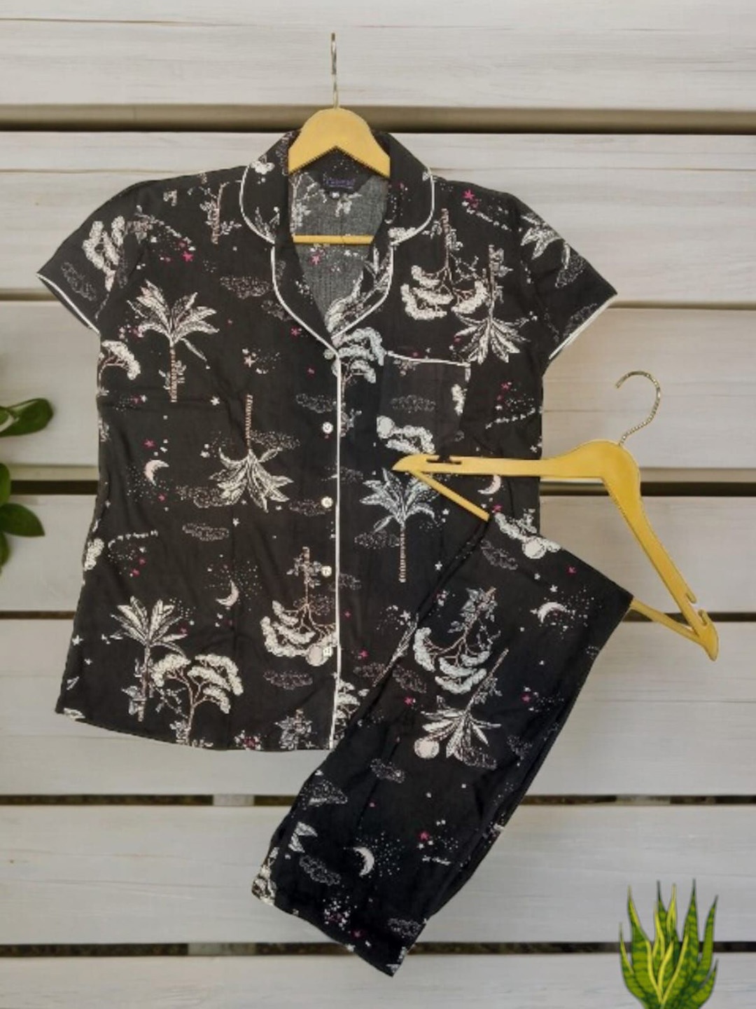 

Fasense Floral Printed Lapel Collar Shirt With Pyjamas, Black