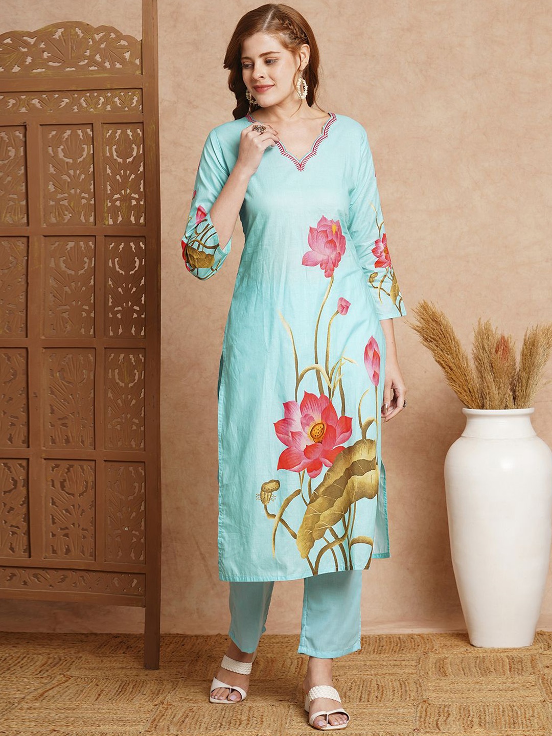 

FASHOR Floral Printed V-Neck Pure Cotton Straight Kurta with Trousers, Blue
