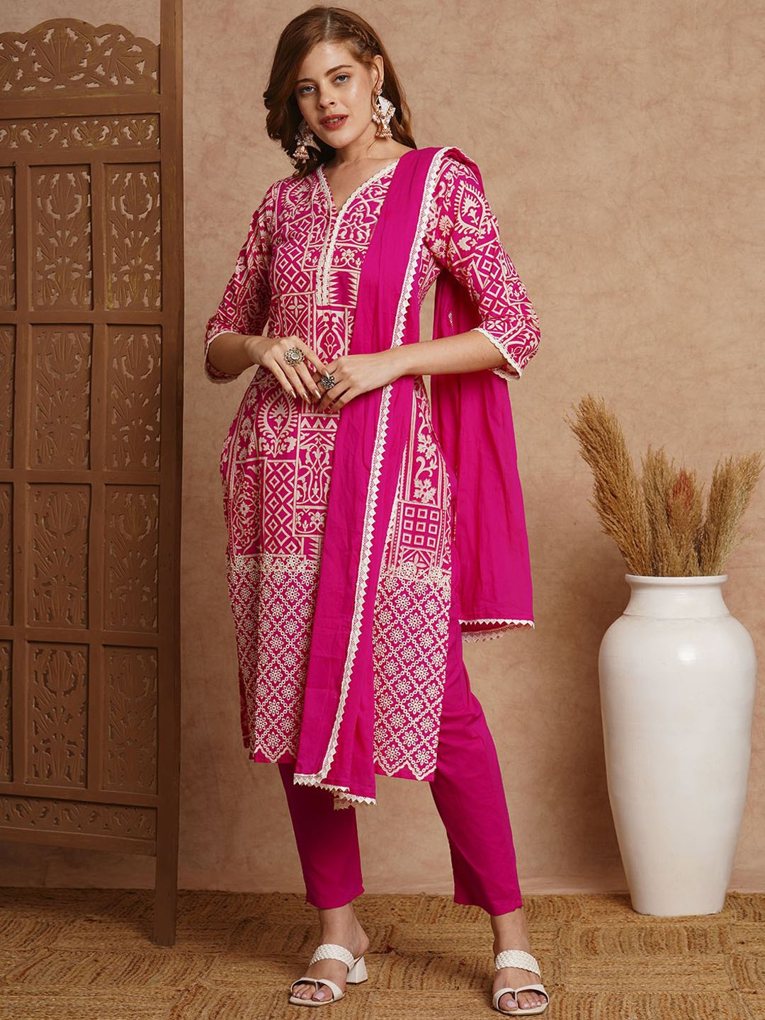 

FASHOR Floral Printed Regular Pure Cotton Kurta with Trousers & Dupatta, Pink