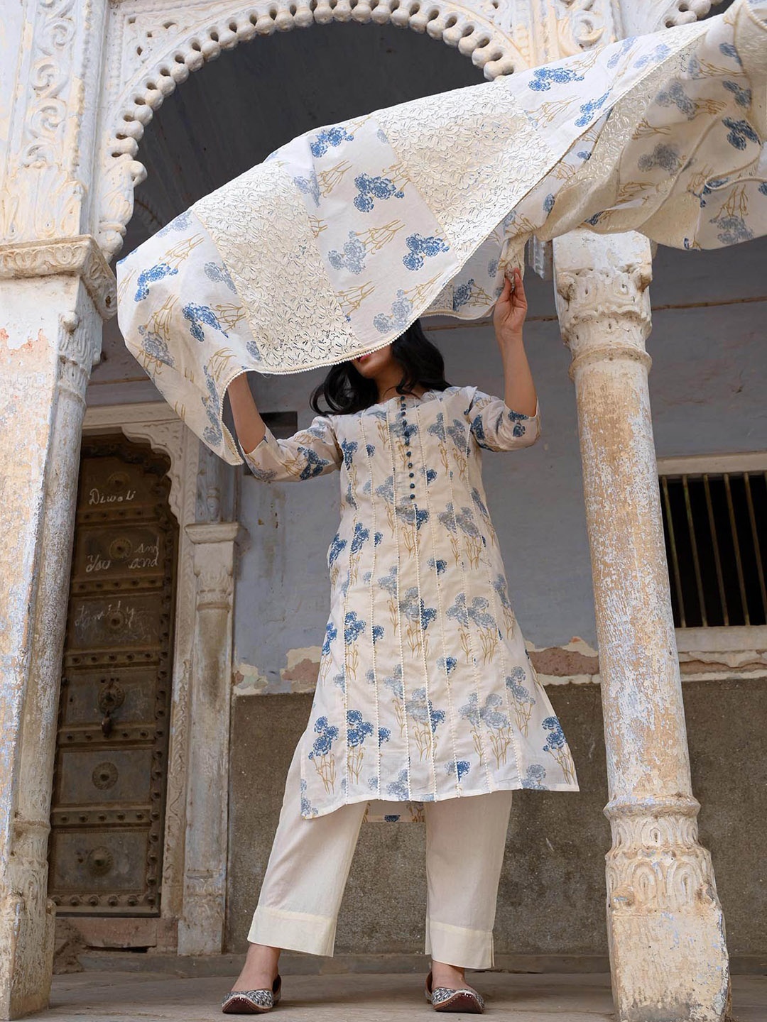 

NUHH Floral Printed Regular Pure Cotton Kurta with Trousers & Dupatta, White