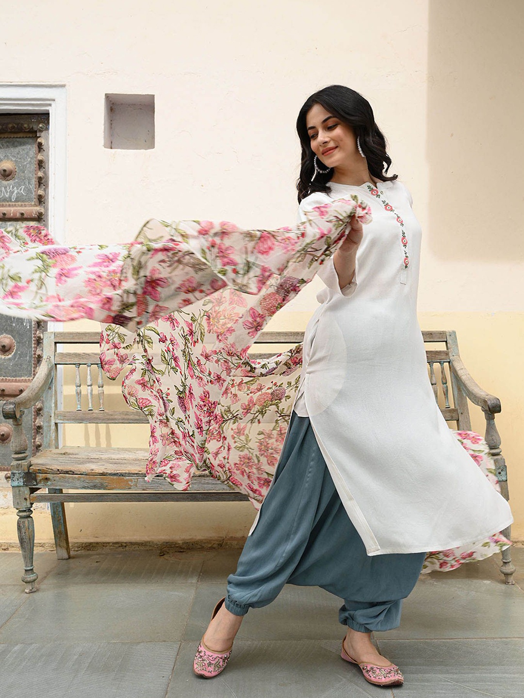 

NUHH Embroidered Regular Pure Cotton Kurta with Harem Pants & Dupatta, White