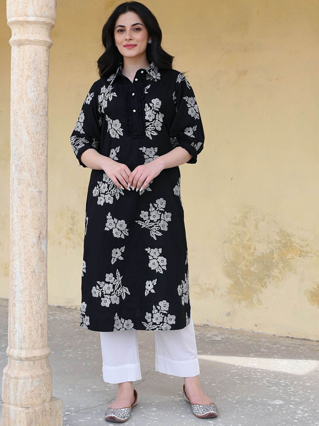 

NUHH Floral Printed Regular Pure Cotton Kurta with Trousers, Black