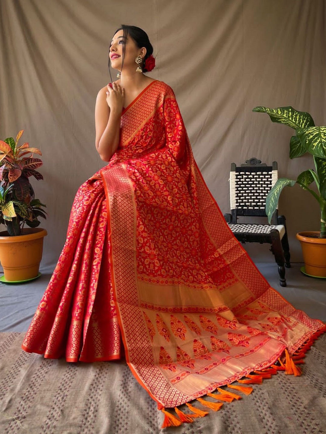 

ORUS Ethnic Motif Zari Woven Patola Saree, Red