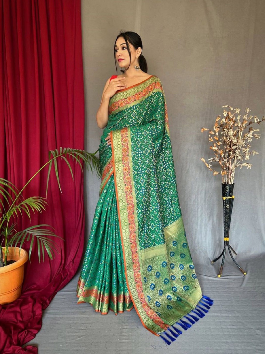 

ORUS Ethnic Motif Zari Woven Tassel Patola Saree, Green