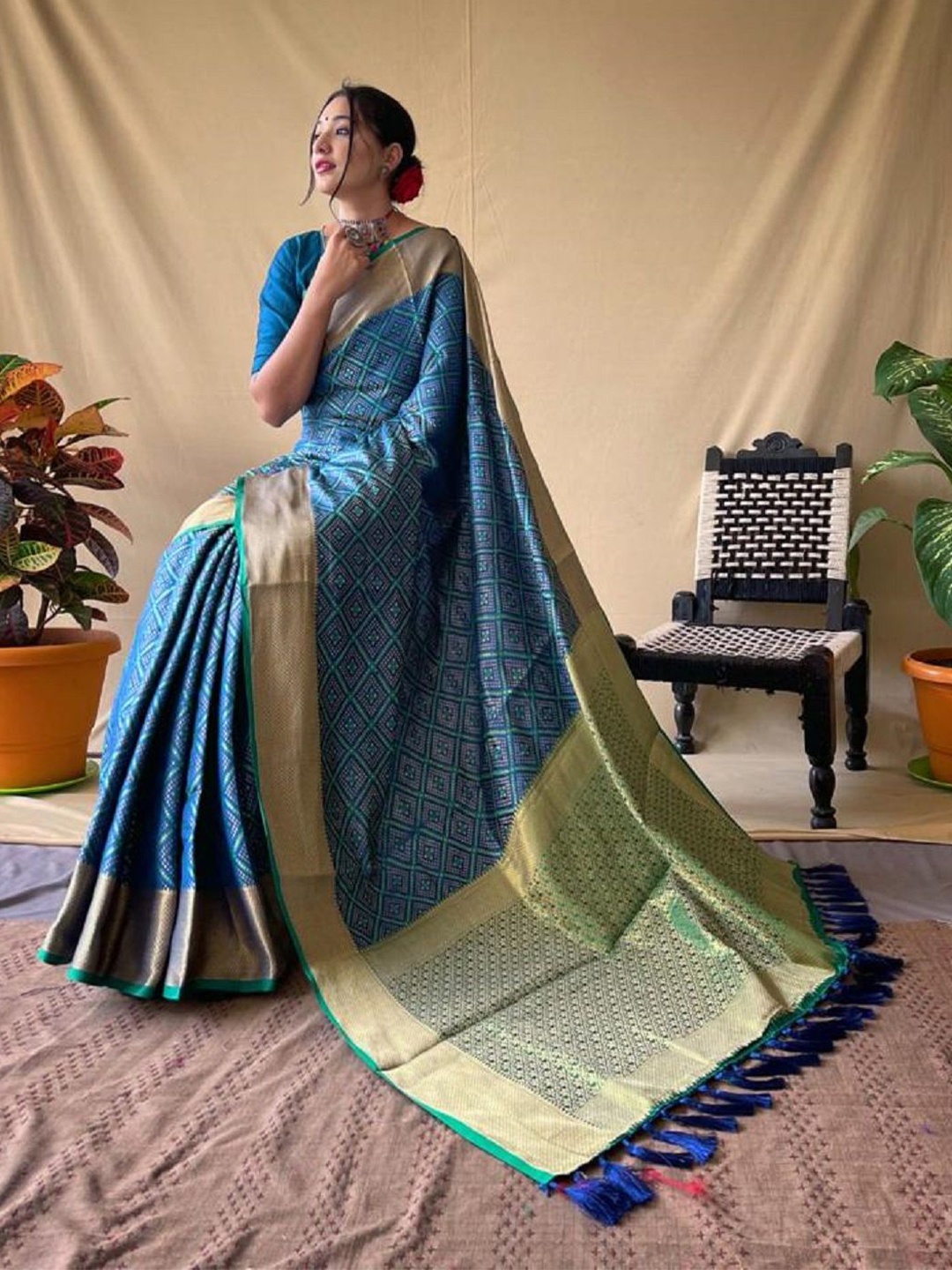 

ORUS Woven Design Zari Patola Saree, Teal