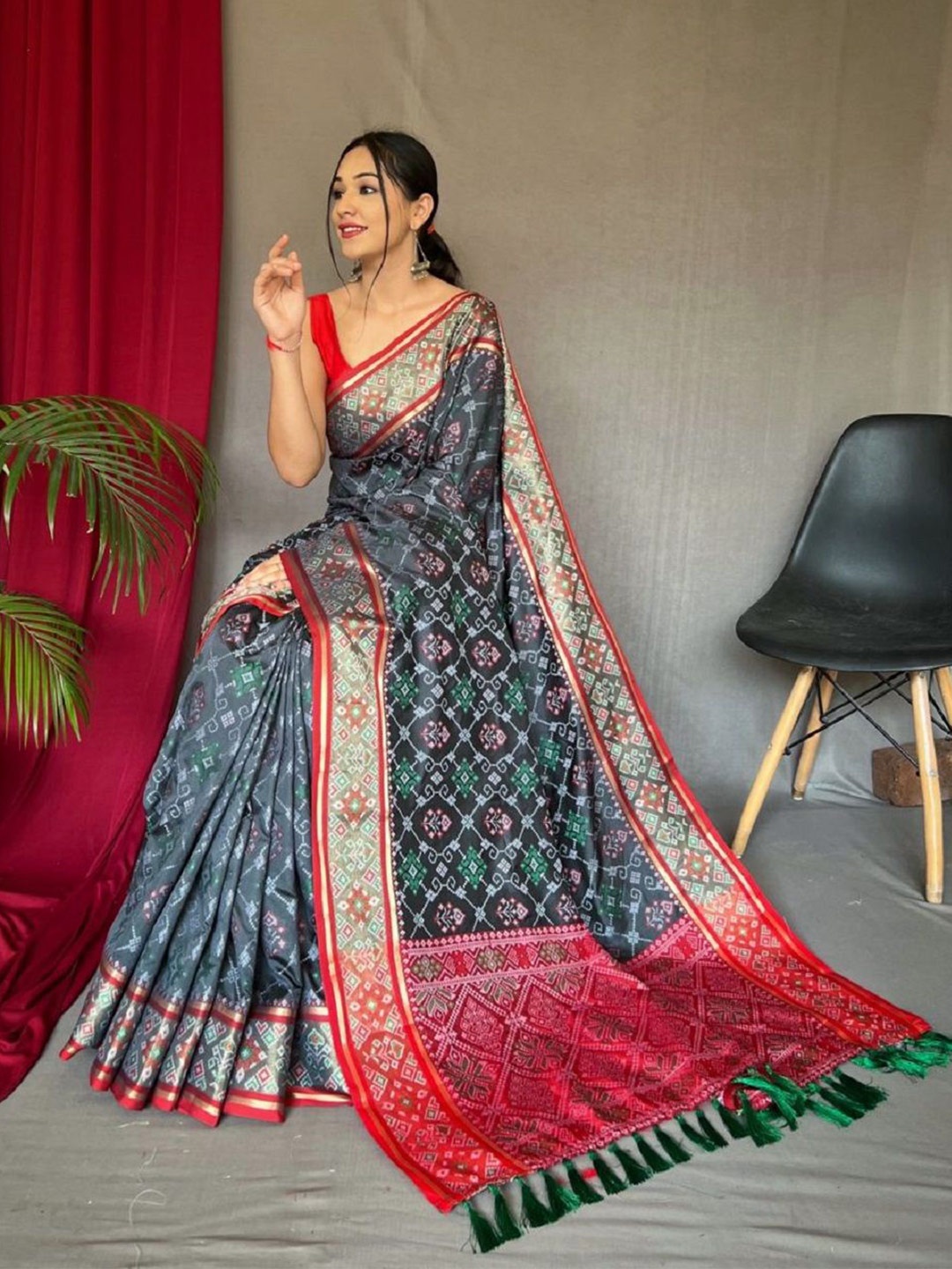 

ORUS Floral Zari Patola Saree, Grey