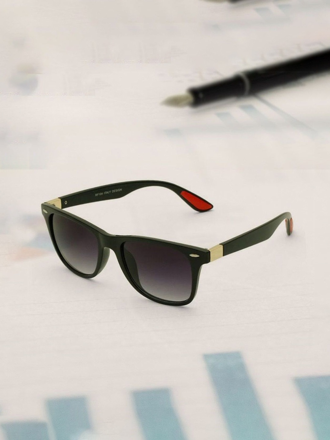 

SUNNIES Unisex Square Sunglasses with UV400 Protected Lens SNS-037-NEW-Gradient.Grey