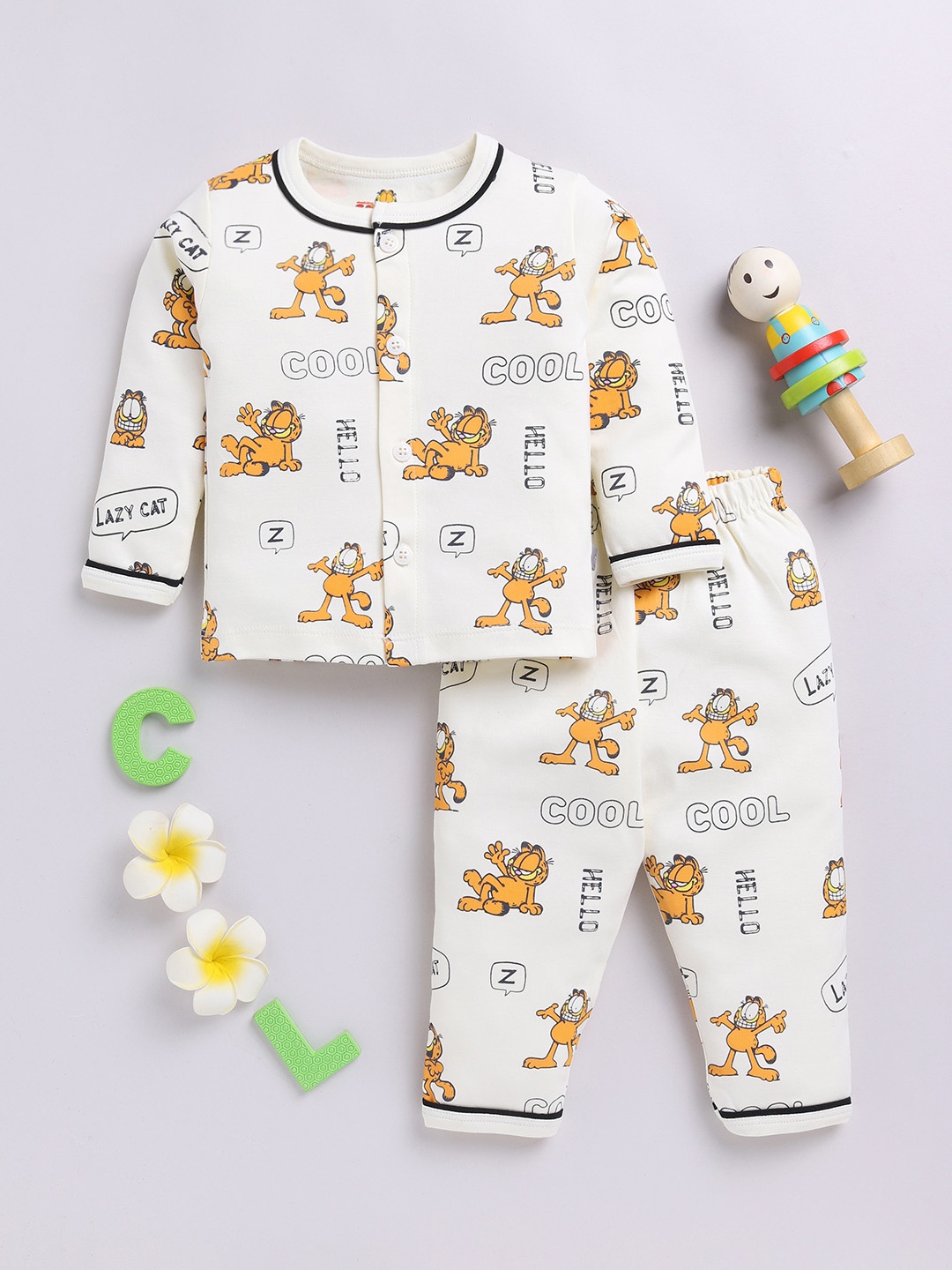 

YK X Tinyo Infants Boys Garfield Printed Night Suits, Off white