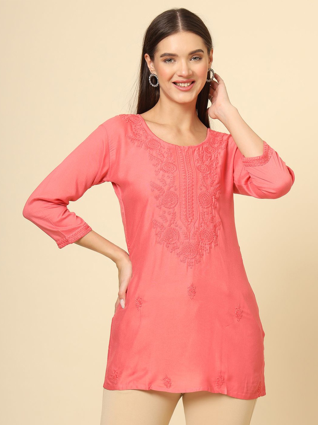 

VAIRAGEE Floral Embroidered Thread Work Thread Work Kurti, Pink