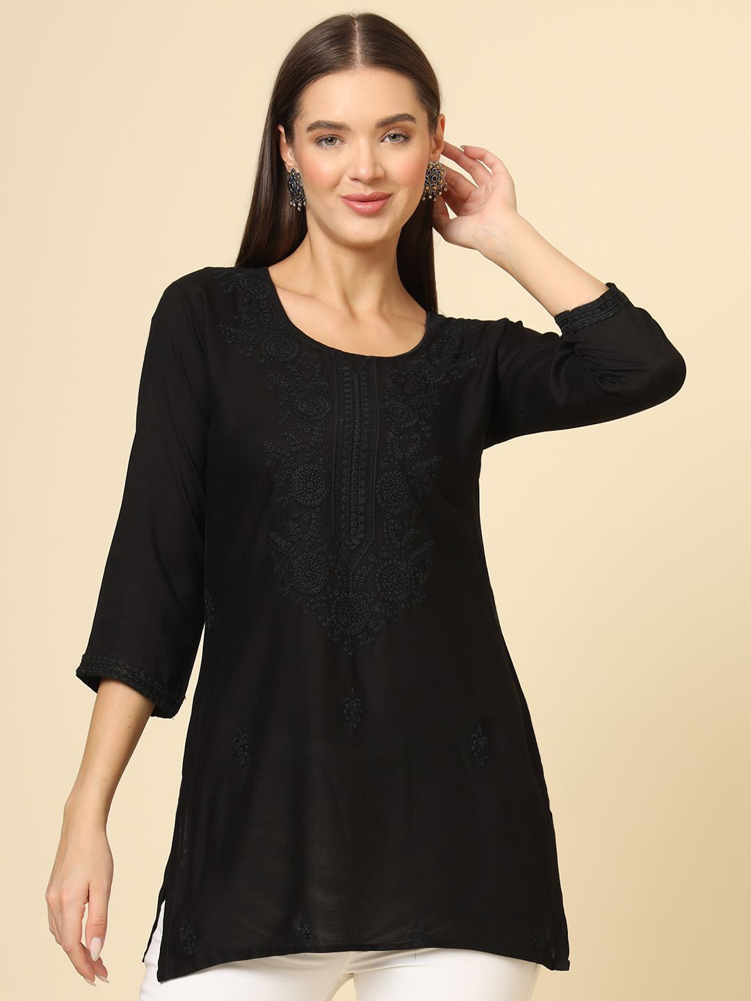 

VAIRAGEE Floral Embroidered Thread Work Thread Work Kurti, Black