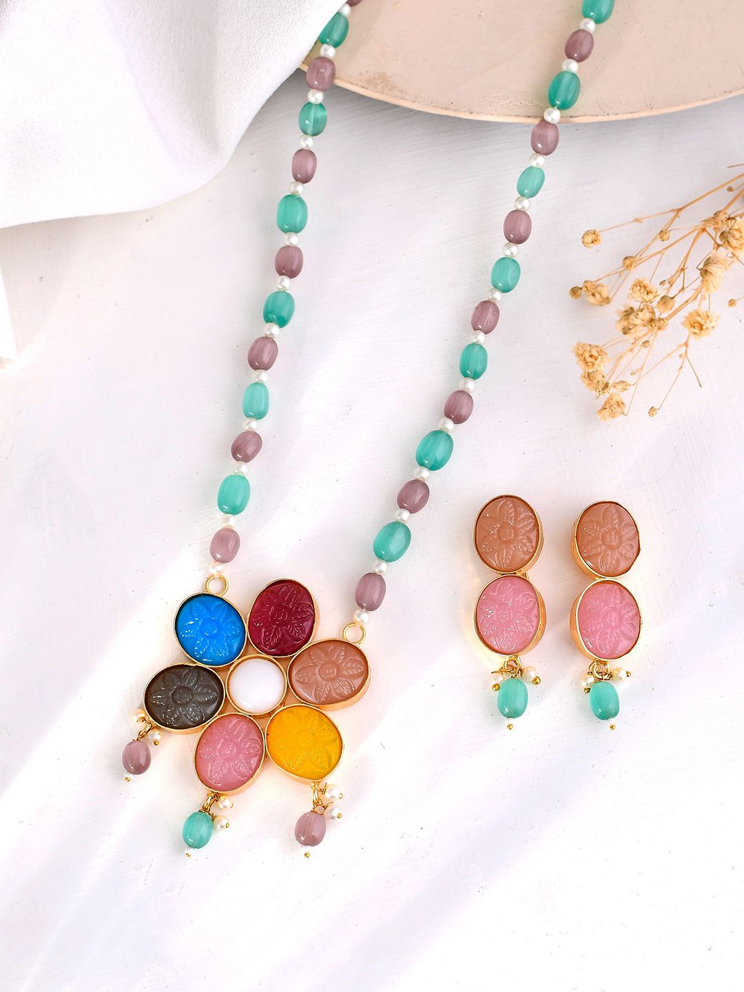 

Silvermerc Designs Gold-Plated Kundan-Studded & Beaded Jewellery Set
