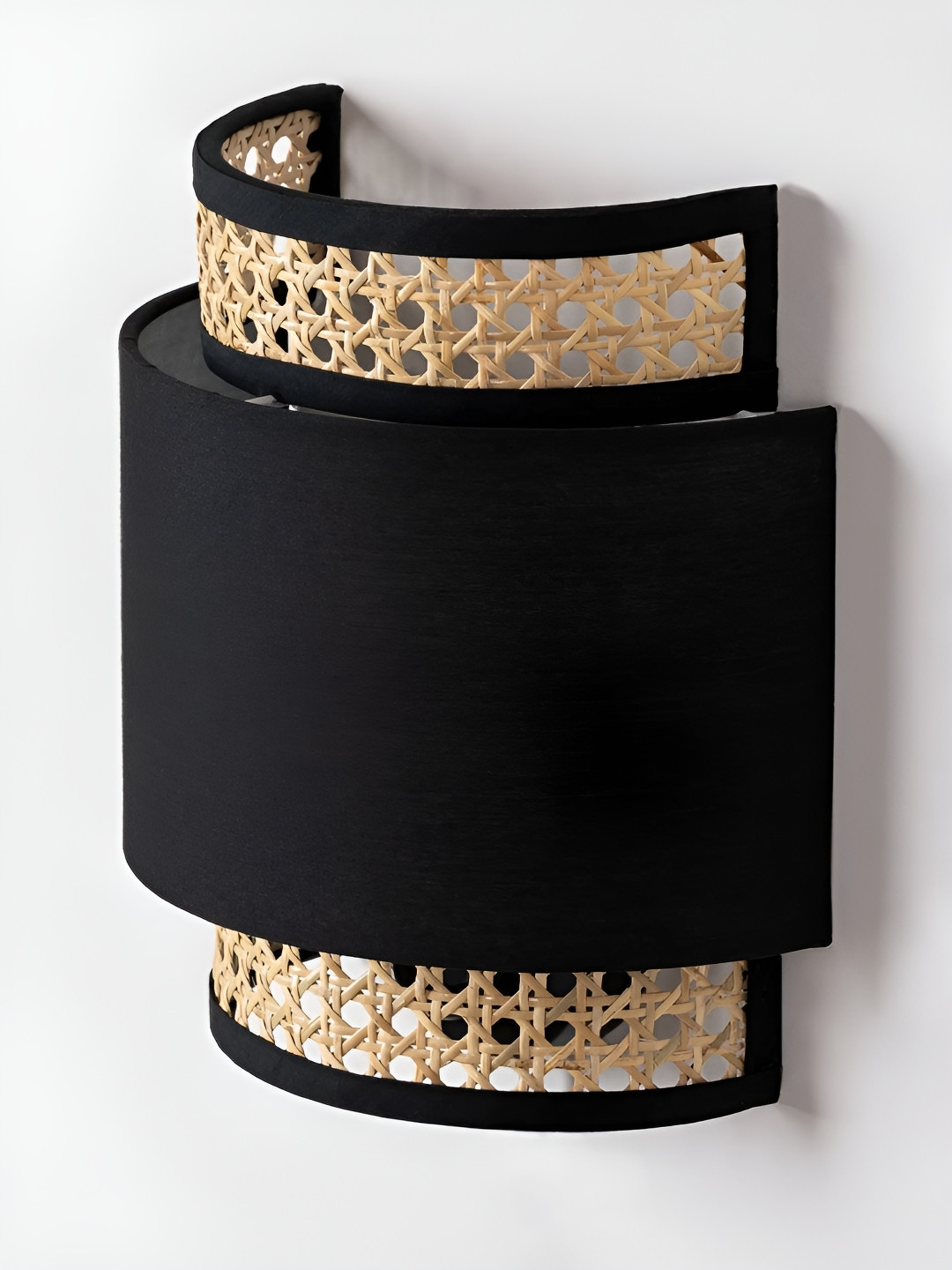 

akway Black Textured Wooden Contemporary Wall Lamp