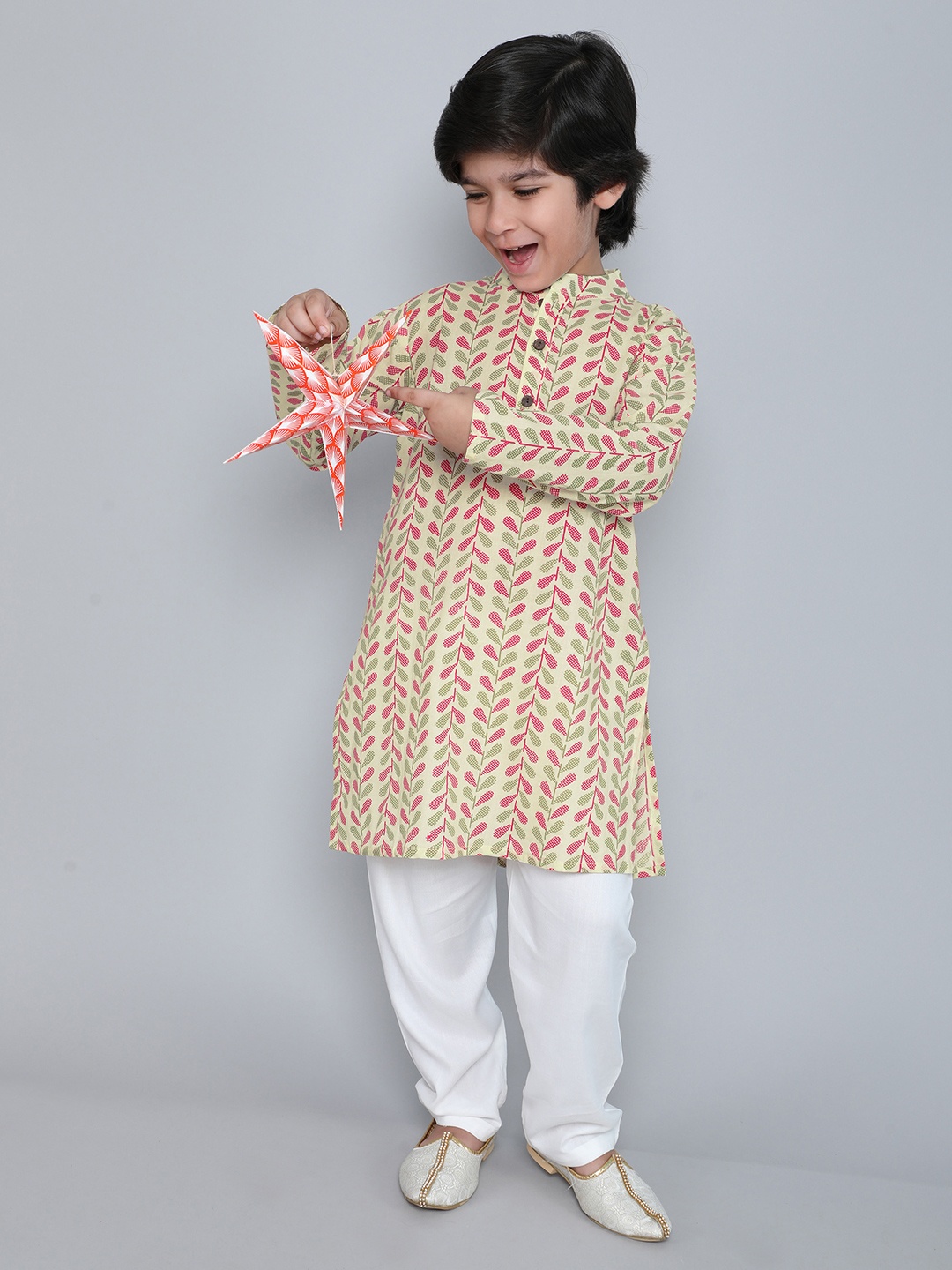 

The Magic Wand Boys Printed Pure Cotton Straight Kurta with Salwar, Off white