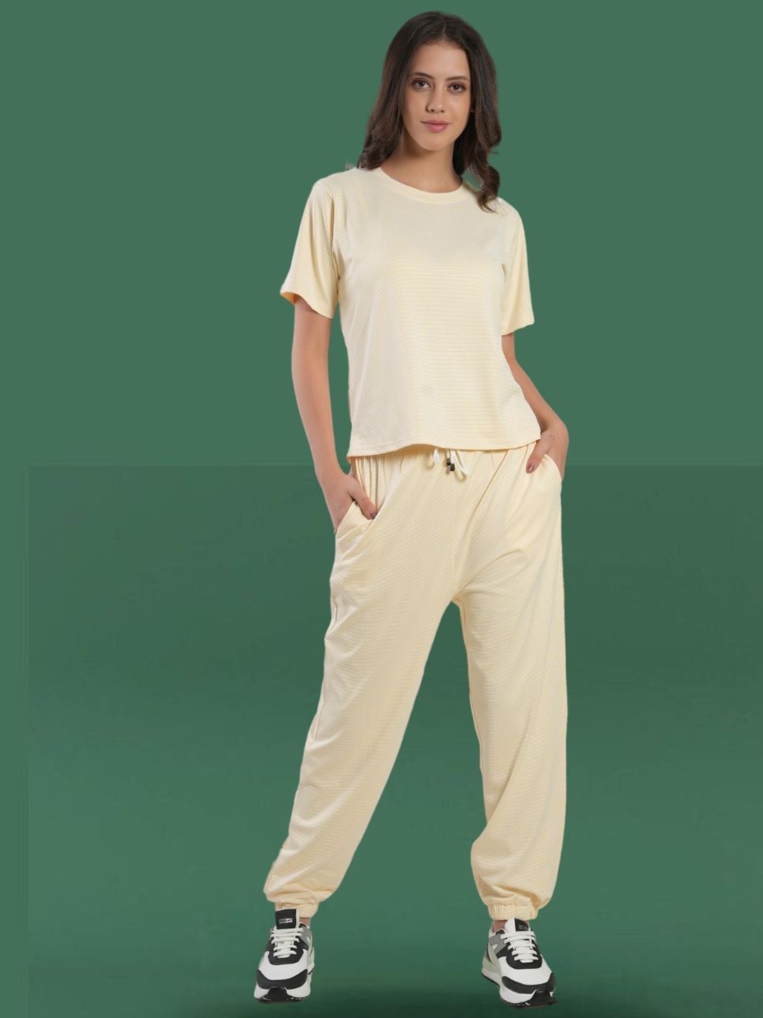 

BAESD Round Neck Short Sleeves T-Shirt With Joggers, Yellow