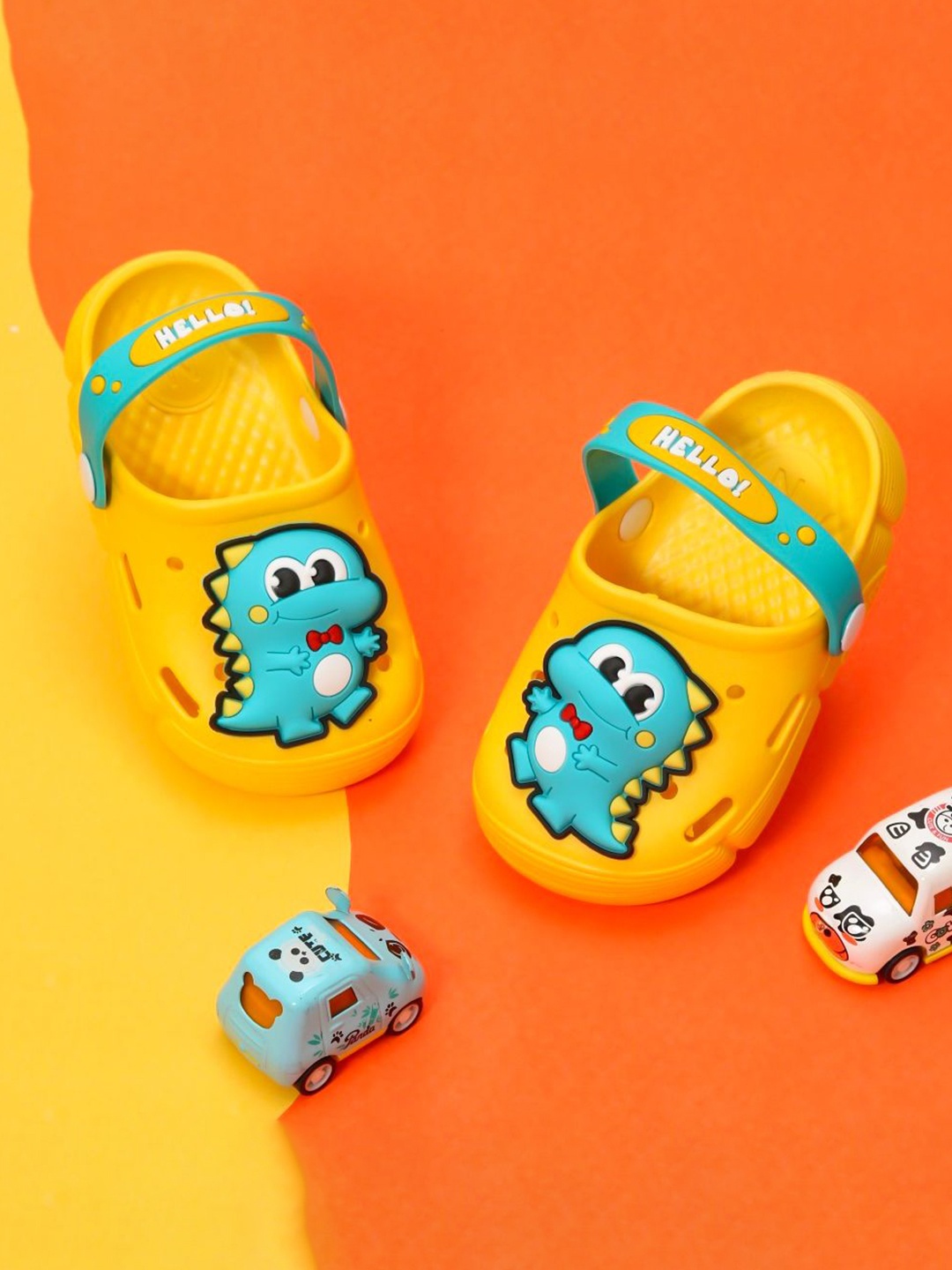 

Yellow Bee Boys Dino Self Design Clogs