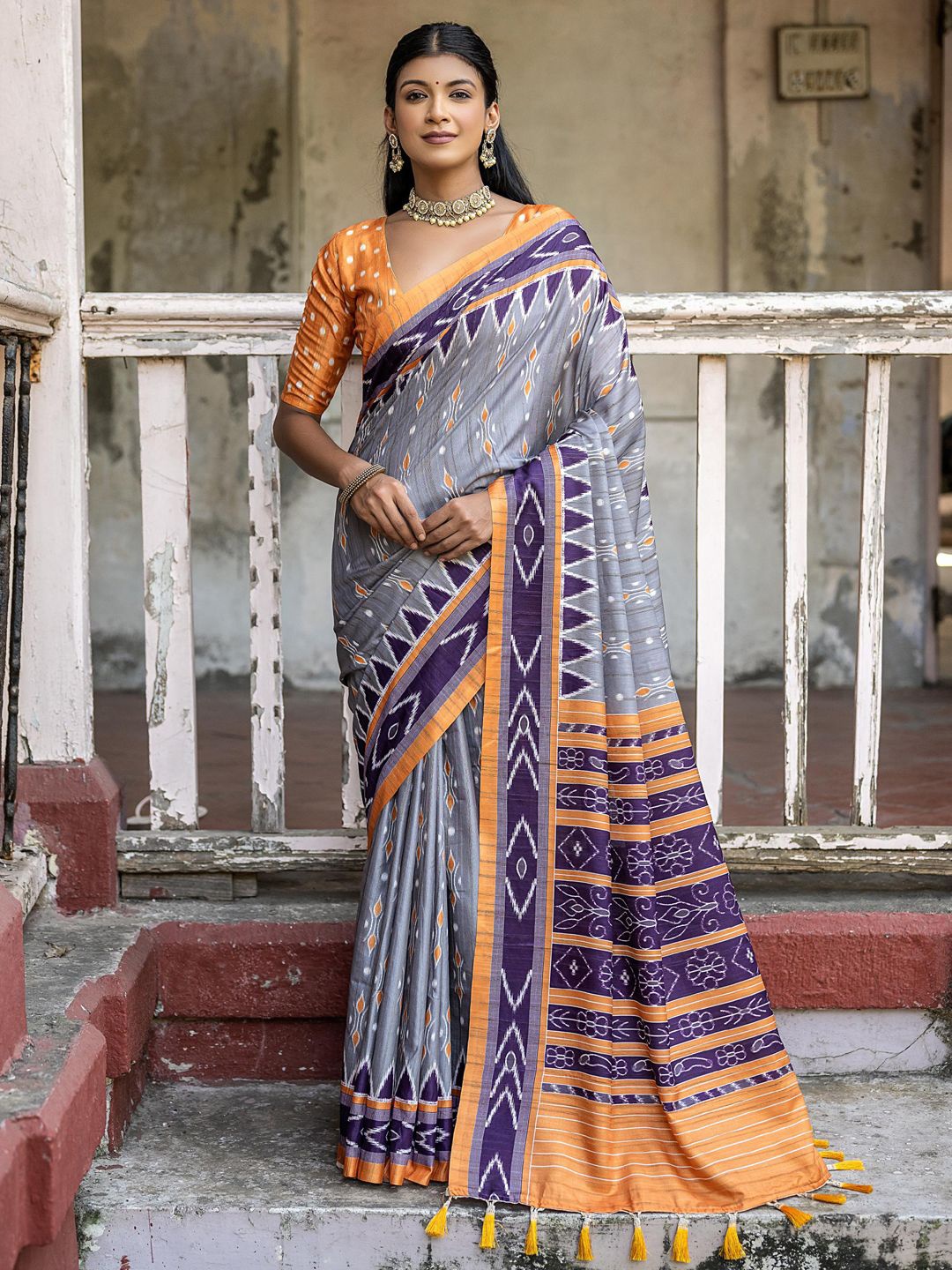

Mitera Geometric Tussar Saree, Grey