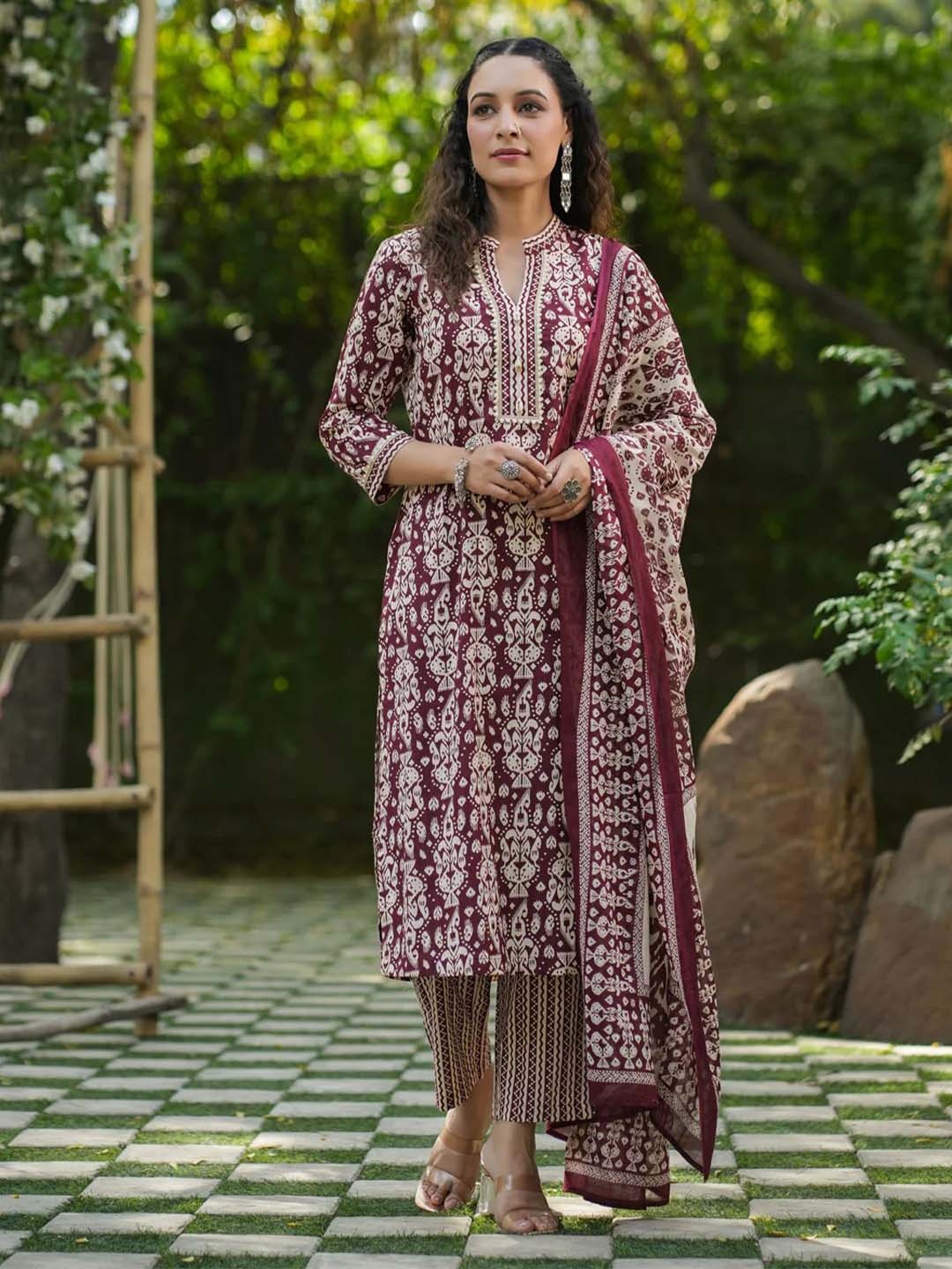 

NAINVISH Ethnic Motifs Printed Regular Gotta Patti Kurta With Trousers With Dupatta, Maroon