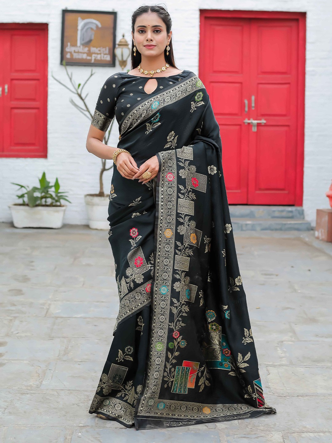 

RICH & ROMAN Ethnic Motifs Woven Design Zari Pure Silk Banarasi Saree, Black