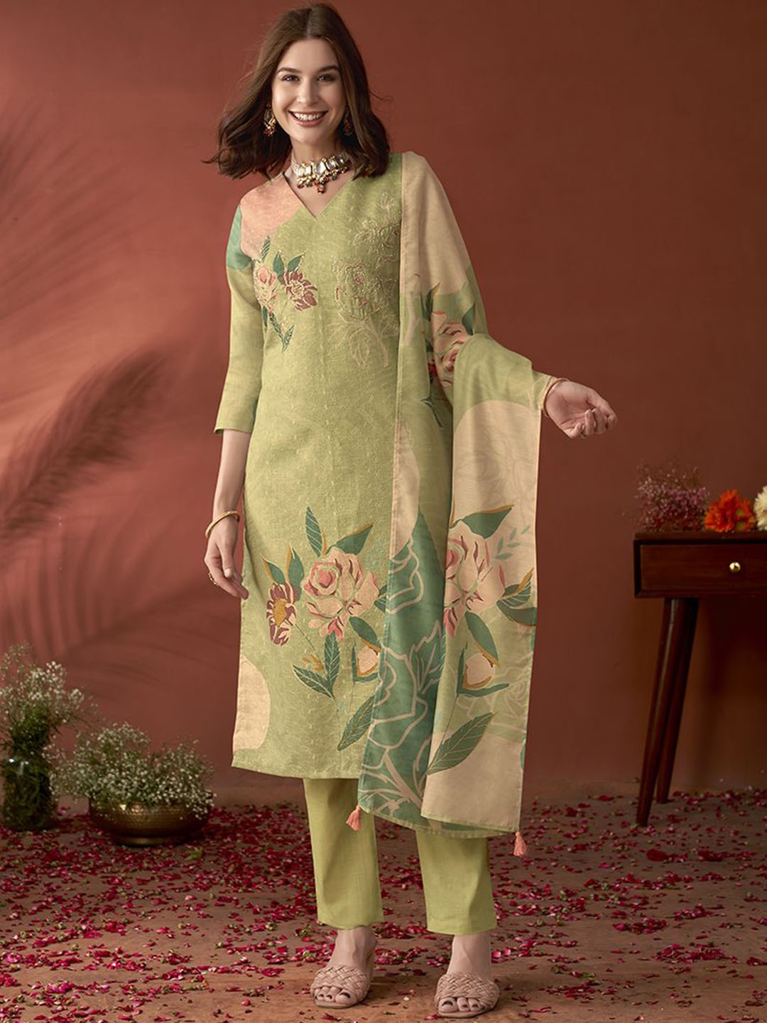 

Anouk Green Floral Embroidered Beads & Stones Linen Kurta with Trousers & Dupatta