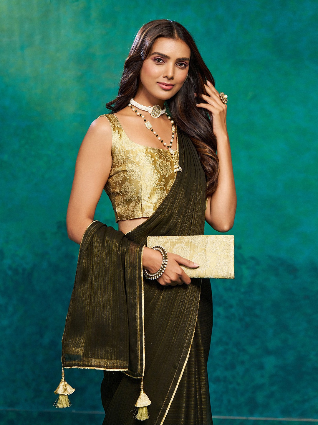 

Sangria Shimmer Look Saree With Blouse Piece, Coffee brown