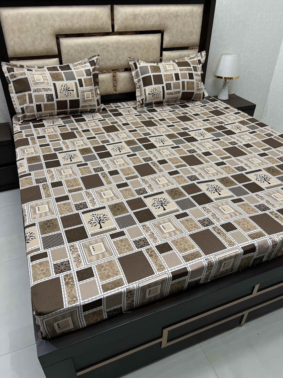 

Pure Decor Brown & Beige Geometric Cotton 330 TC King Bedsheet with 2 Pillow Covers