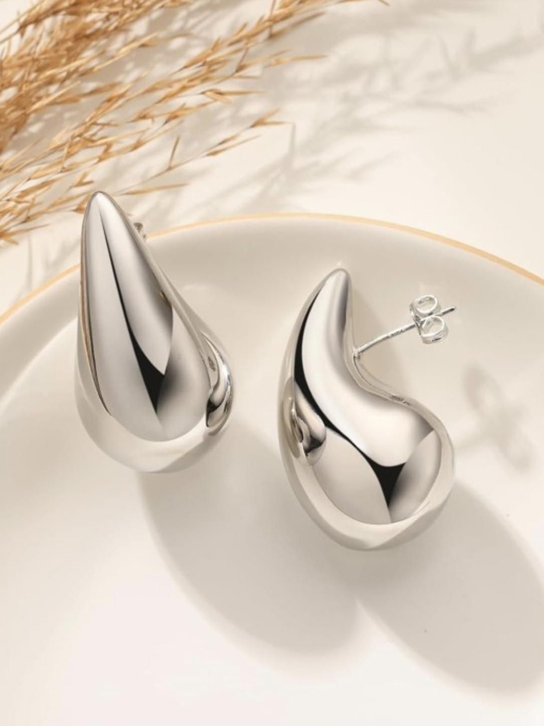 

DN Creation Stainless Steel Silver Plated Teardrop Shaped Chunky Studs Earrings