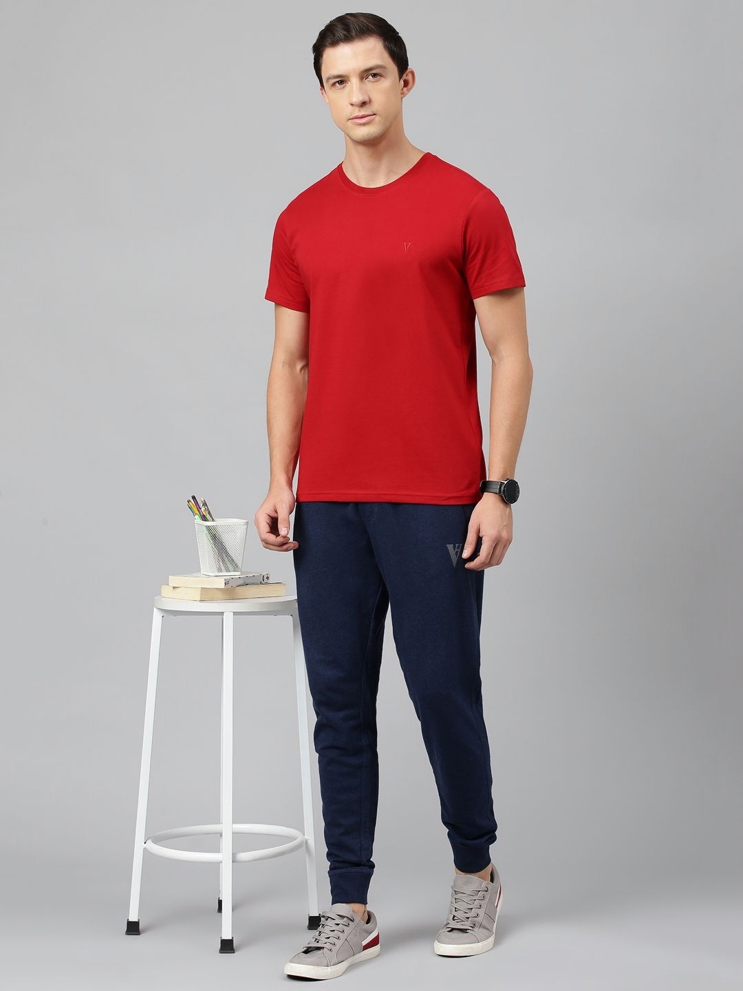 

Van Heusen Men Solid Round Neck T-shirt, Red