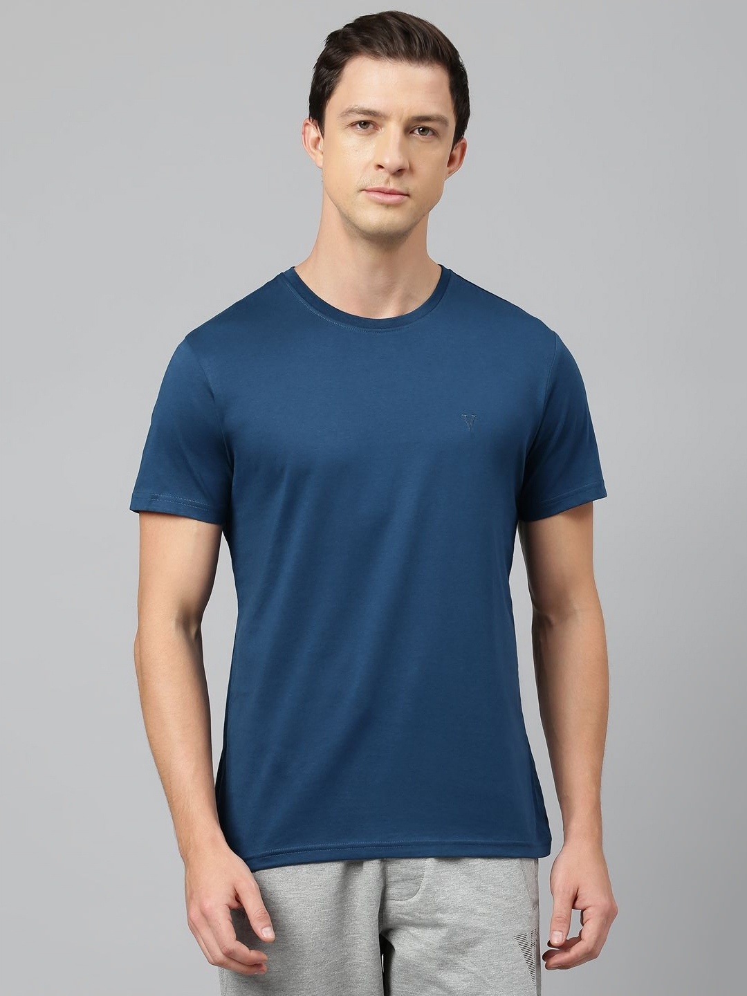 

Van Heusen Men Solid Round Neck T-shirt, Navy blue