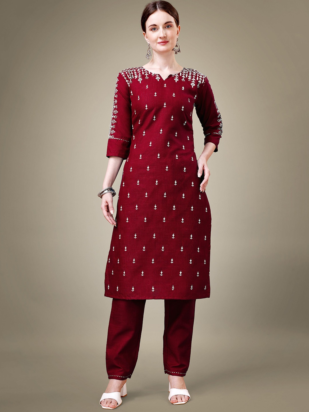 

Rujave Paisley Embroidered Regular Thread Work Kurta with Churidar, Maroon