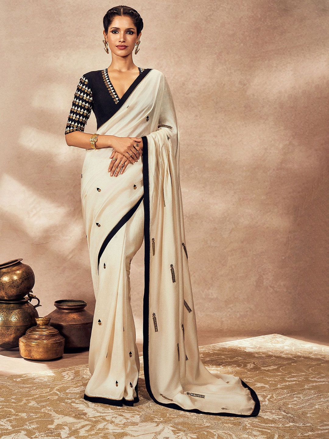 

Masaba Embellished Embroidered Saree, White