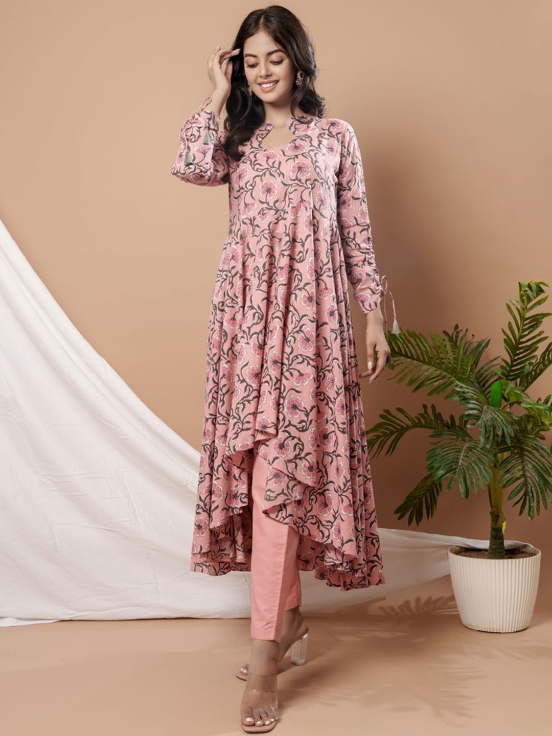 

WEAVLLITE Floral Block Printed Mandarin Collar Layered Pure Cotton Kurta with Trousers, Peach