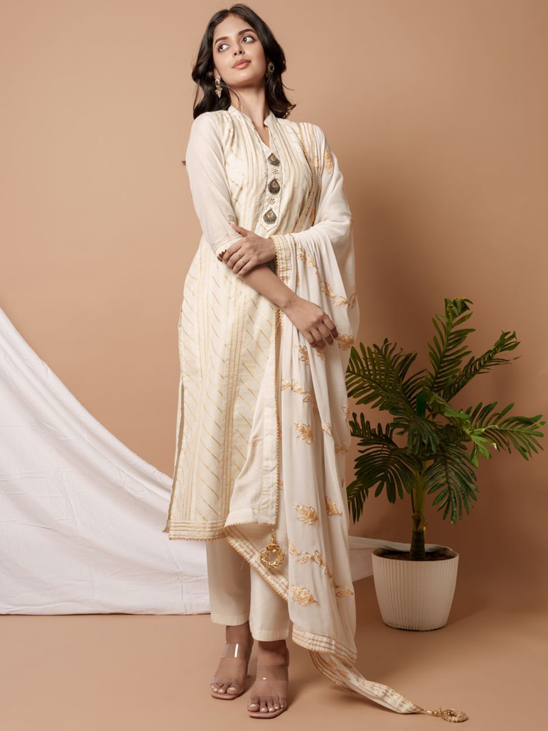 

WEAVLLITE Striped Mandarin Collar Gotta Patti Chanderi Silk Kurta with Trousers & Dupatta, Cream