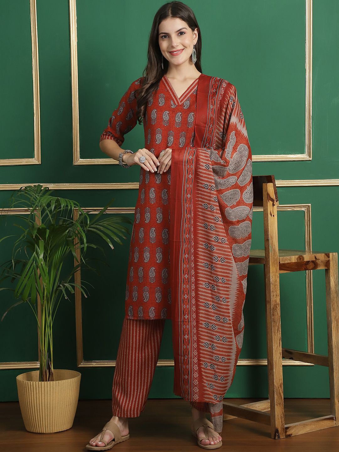 

7Threads Ethnic Motifs Printed Regular Pure Cotton Kurta with Trousers & Dupatta, Red
