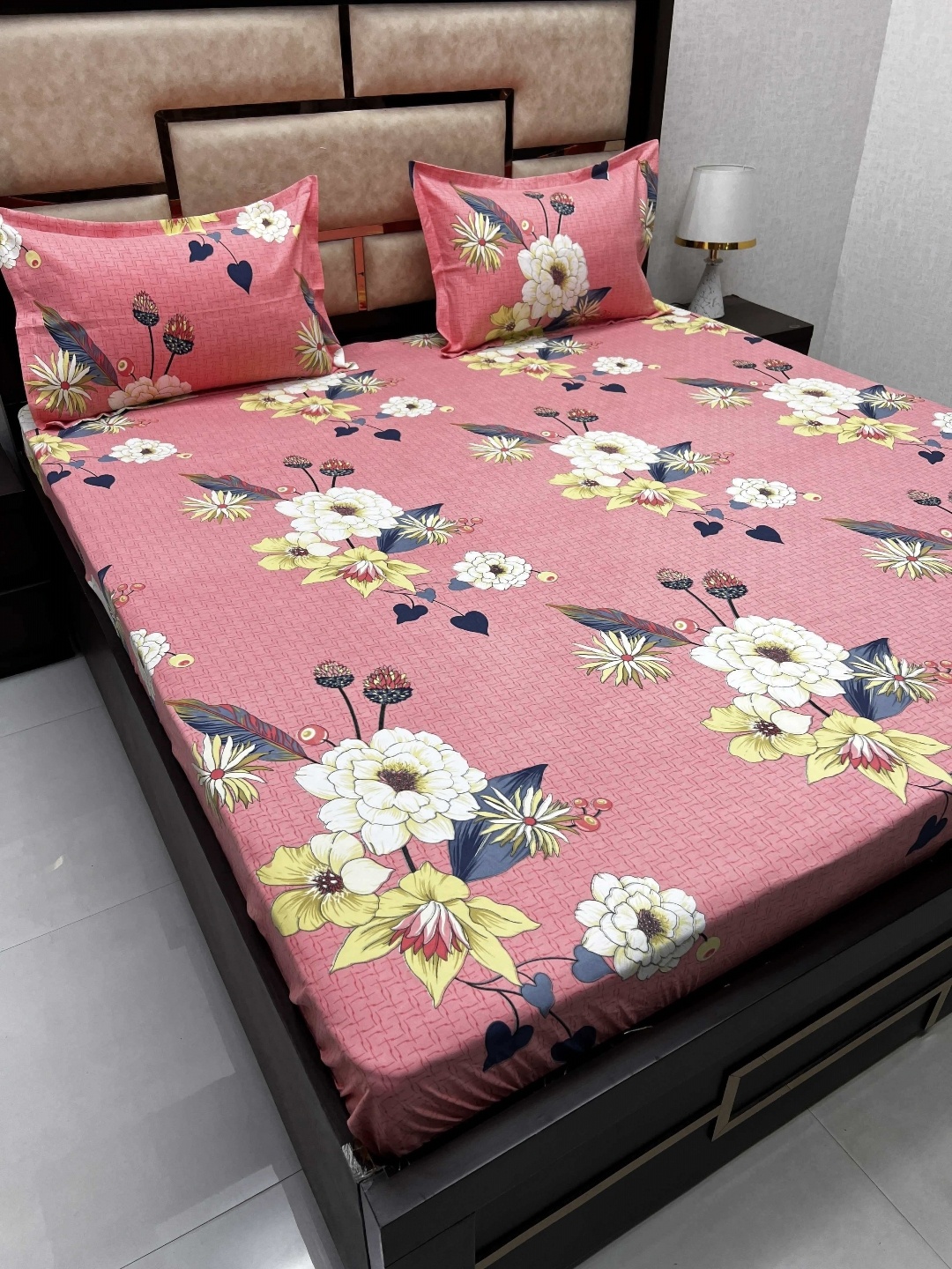 

Pure Decor Pink & White Floral 300 TC King Bedsheet with 2 Pillow Covers